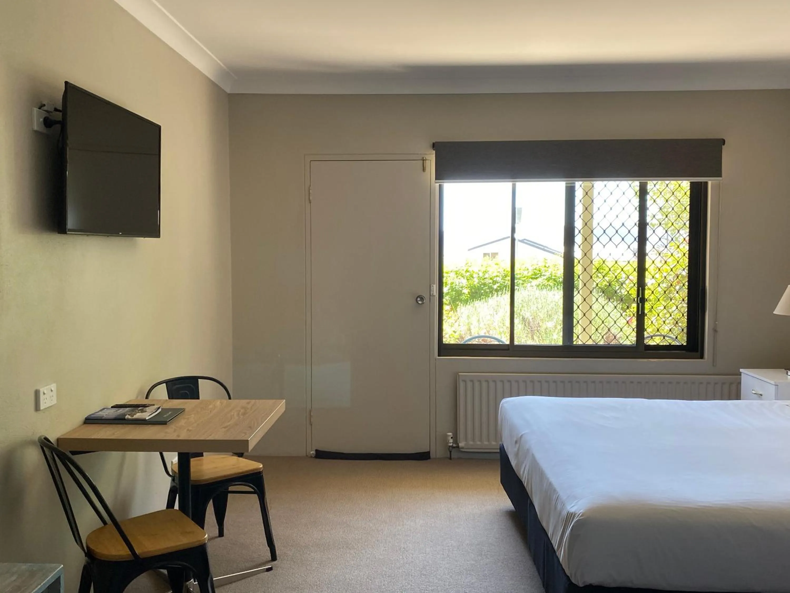 Photo of the whole room, Bed in Jindy Inn