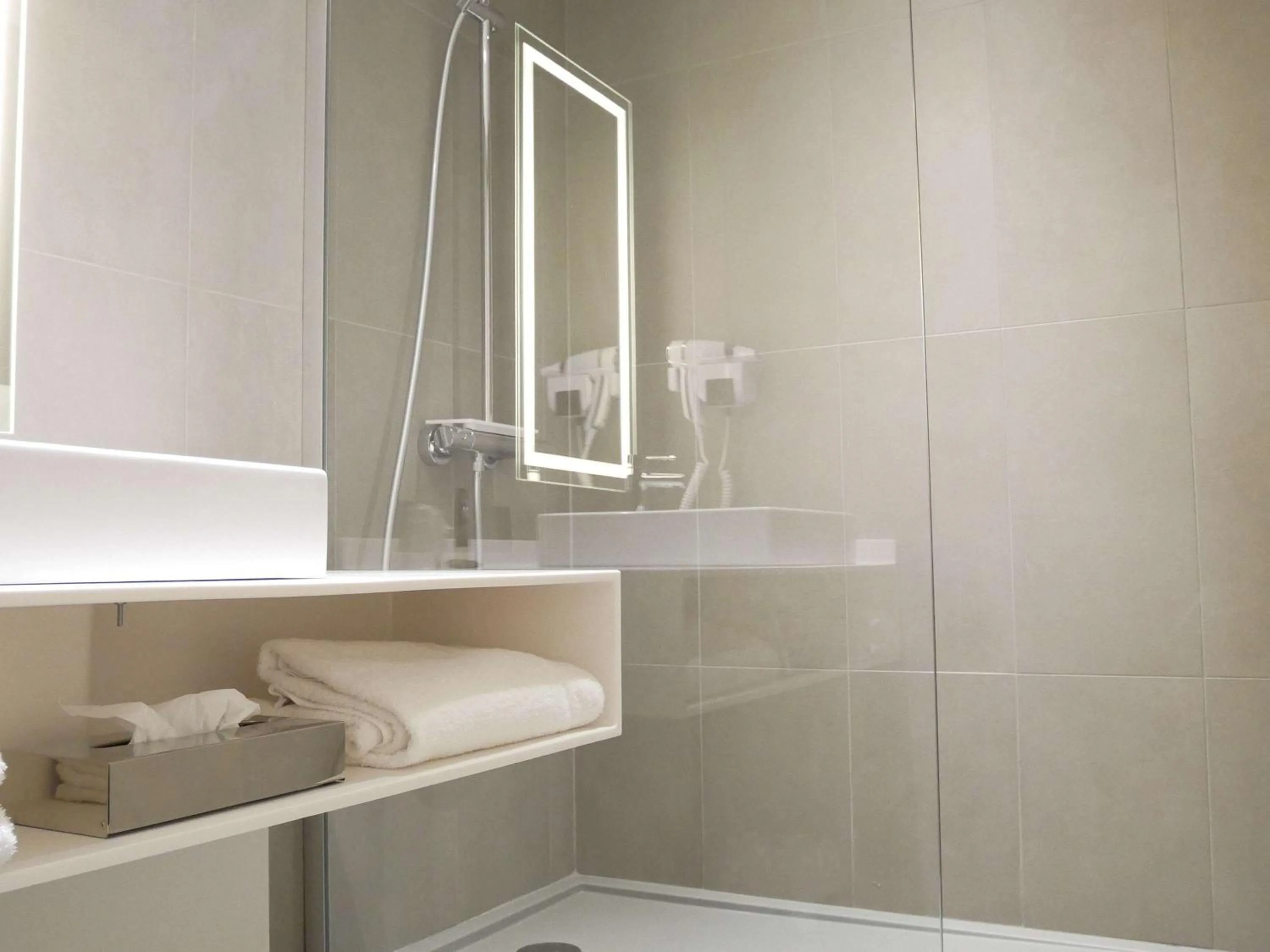 Classic Twin Room with Sofa Bed in Novotel Narbonne Sud A9/A61