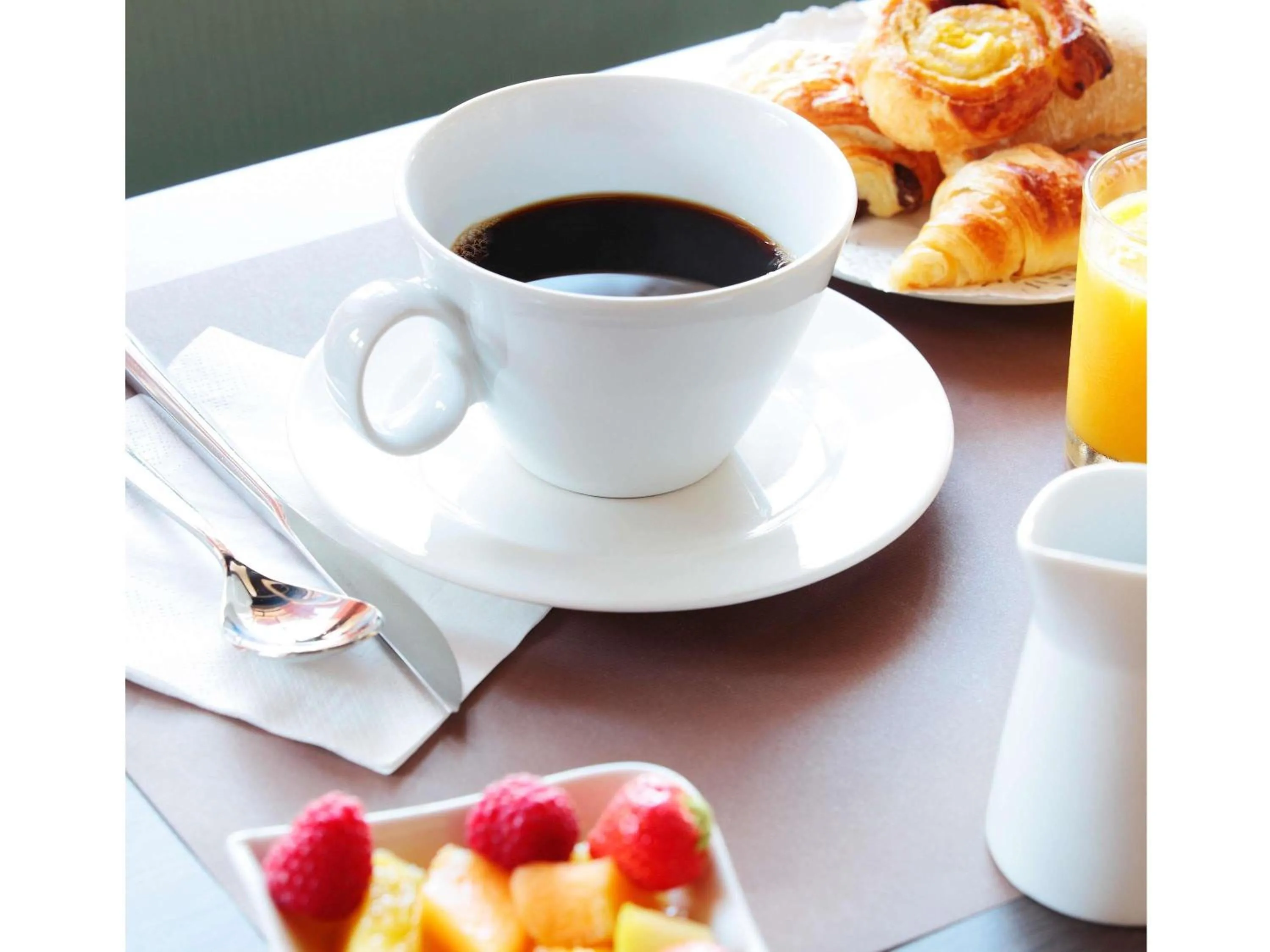 Lounge or bar in Novotel Narbonne Sud A9/A61