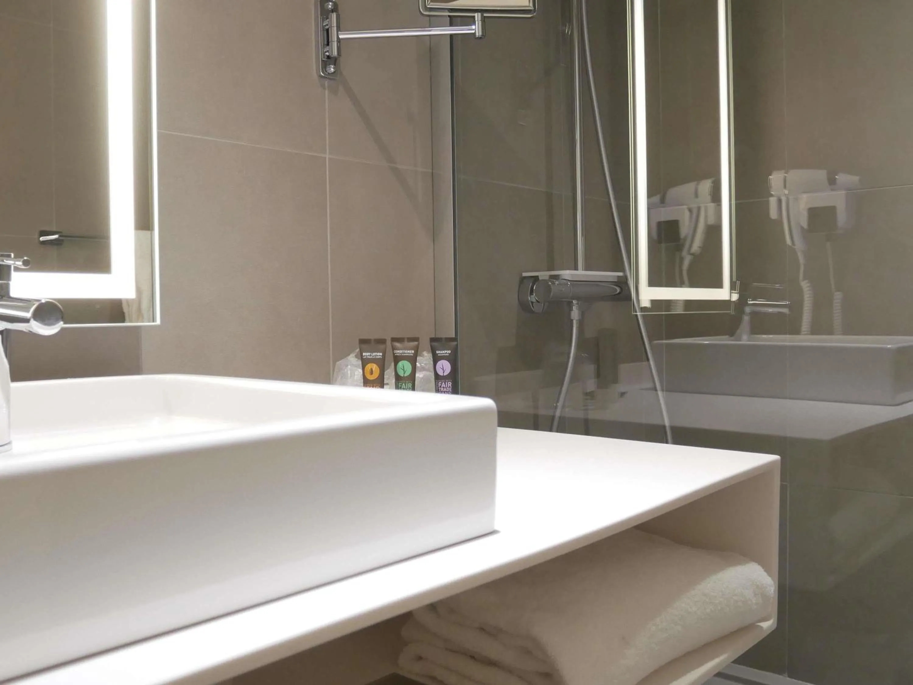 Bedroom in Novotel Narbonne Sud A9/A61