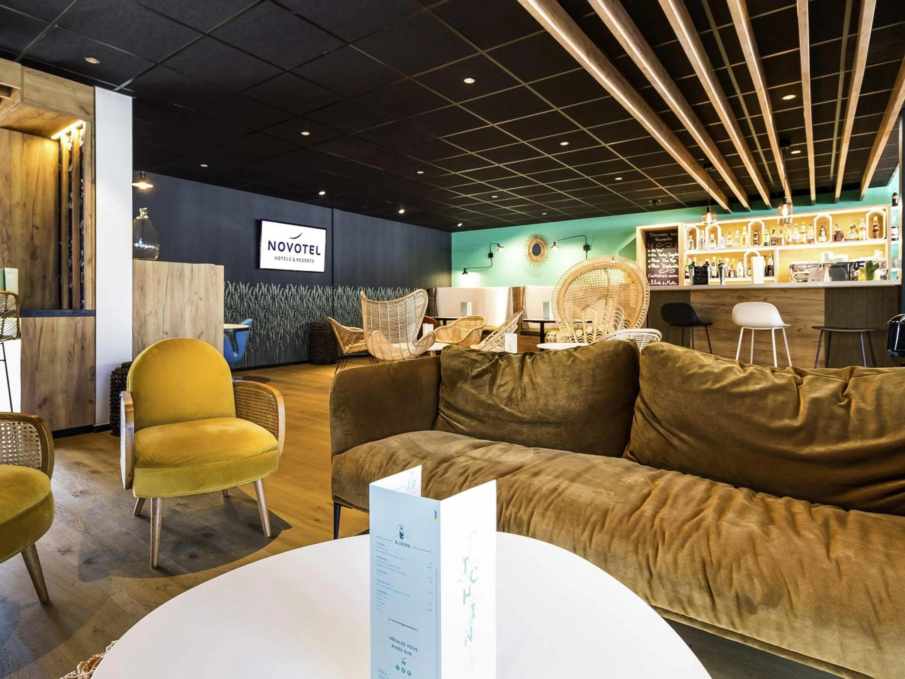 Lounge or bar in Novotel Narbonne Sud A9/A61