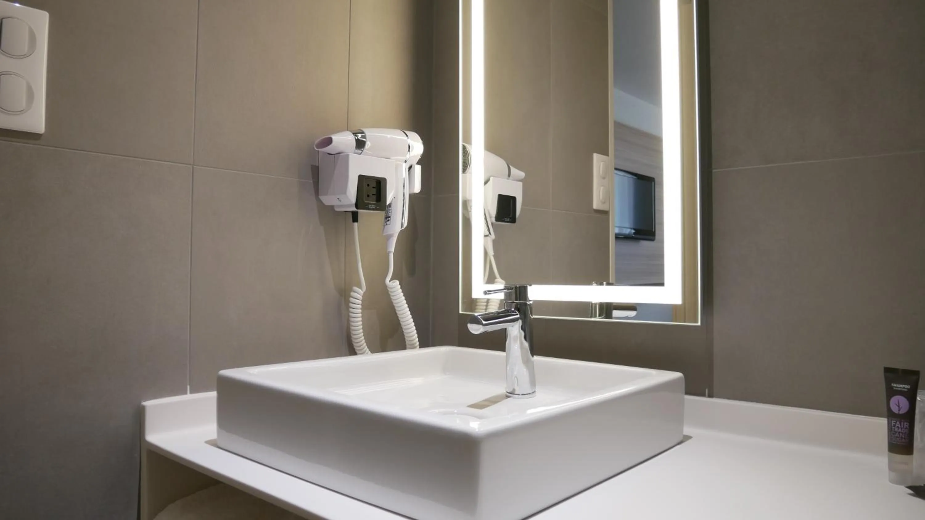 Bathroom in Novotel Narbonne Sud A9/A61