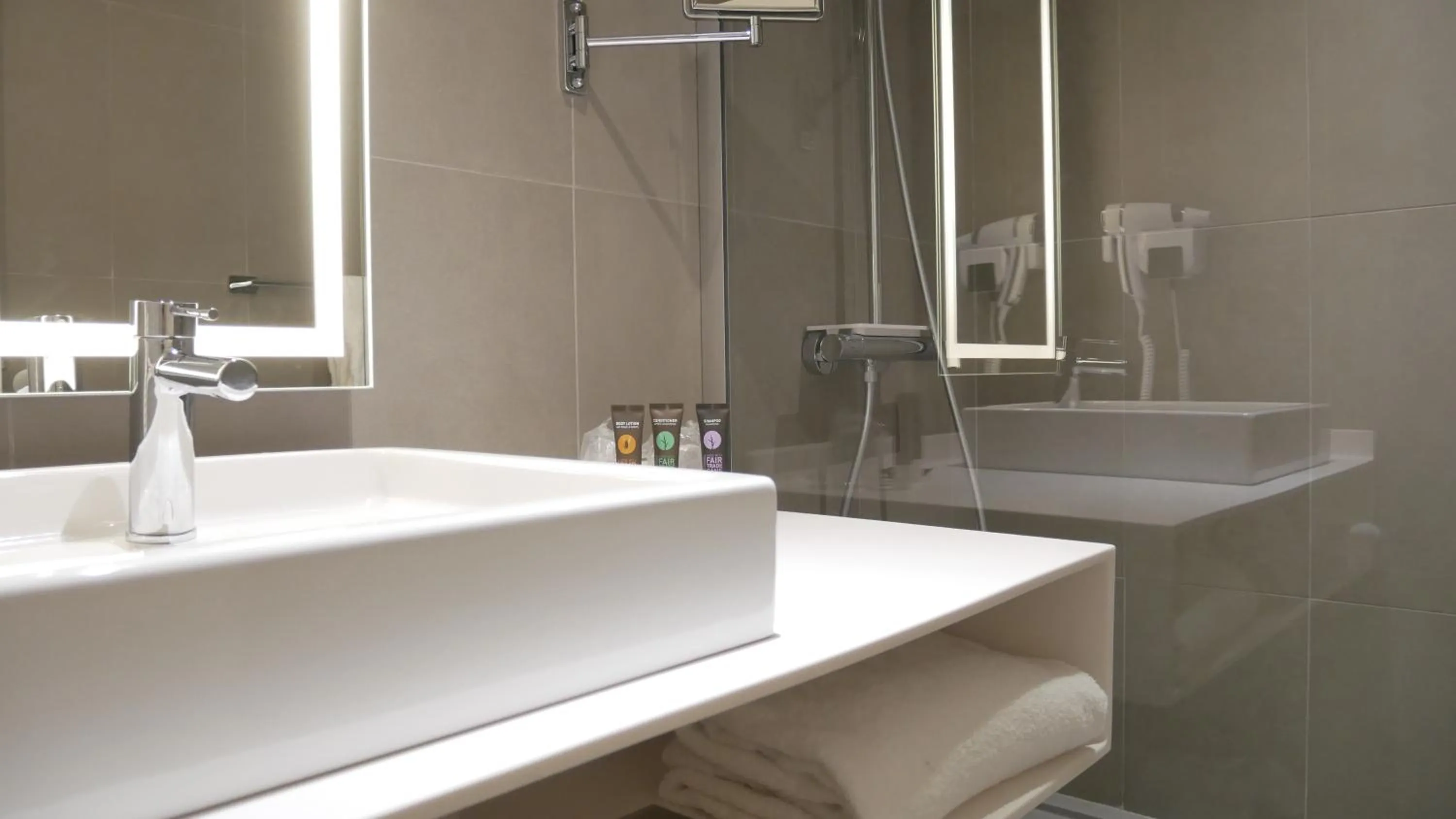 Bathroom in Novotel Narbonne Sud A9/A61