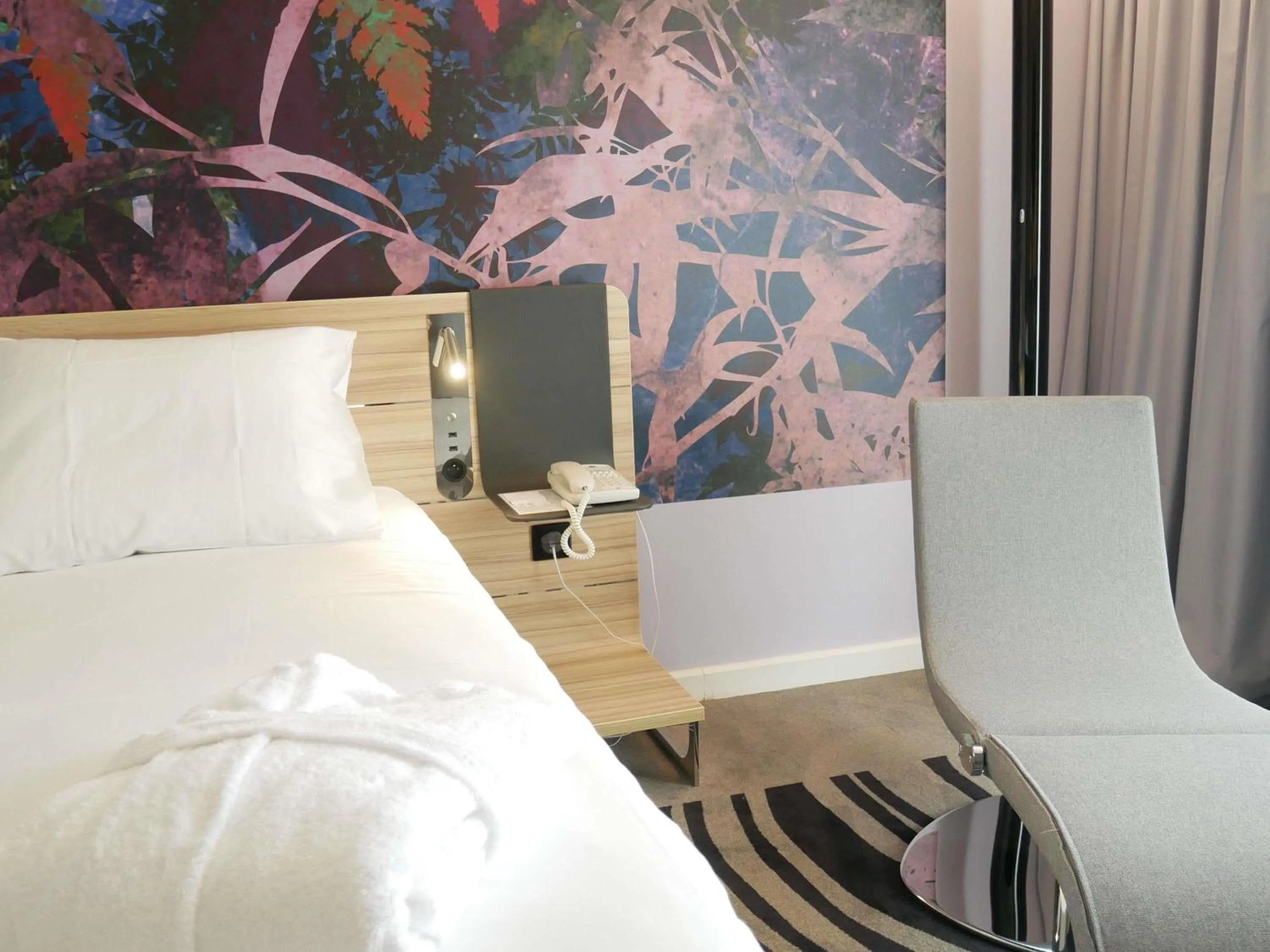 Bedroom, Bed in Novotel Narbonne Sud A9/A61