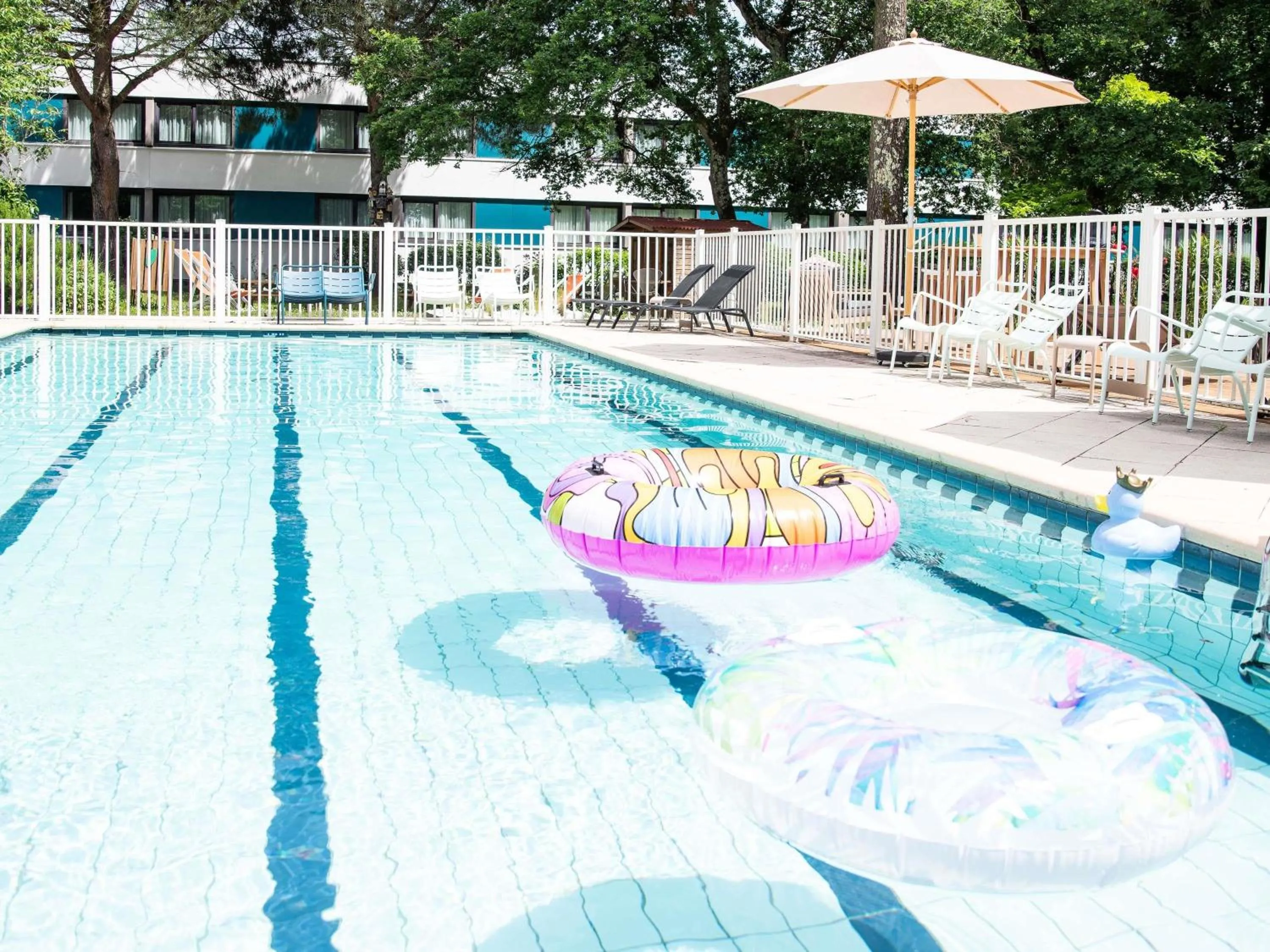Pool view in Novotel Bordeaux Mérignac