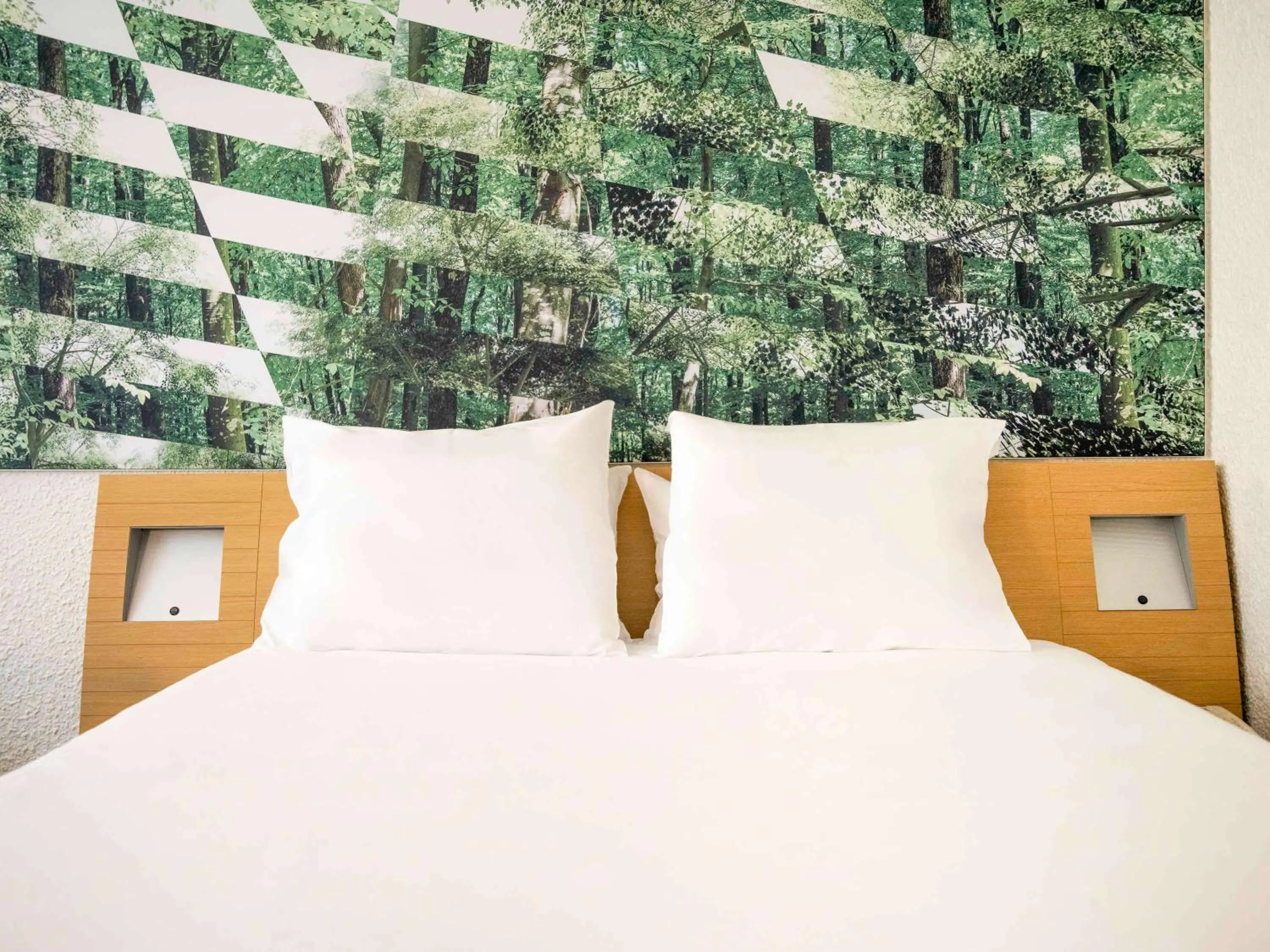 Bed in Novotel Bordeaux Mérignac