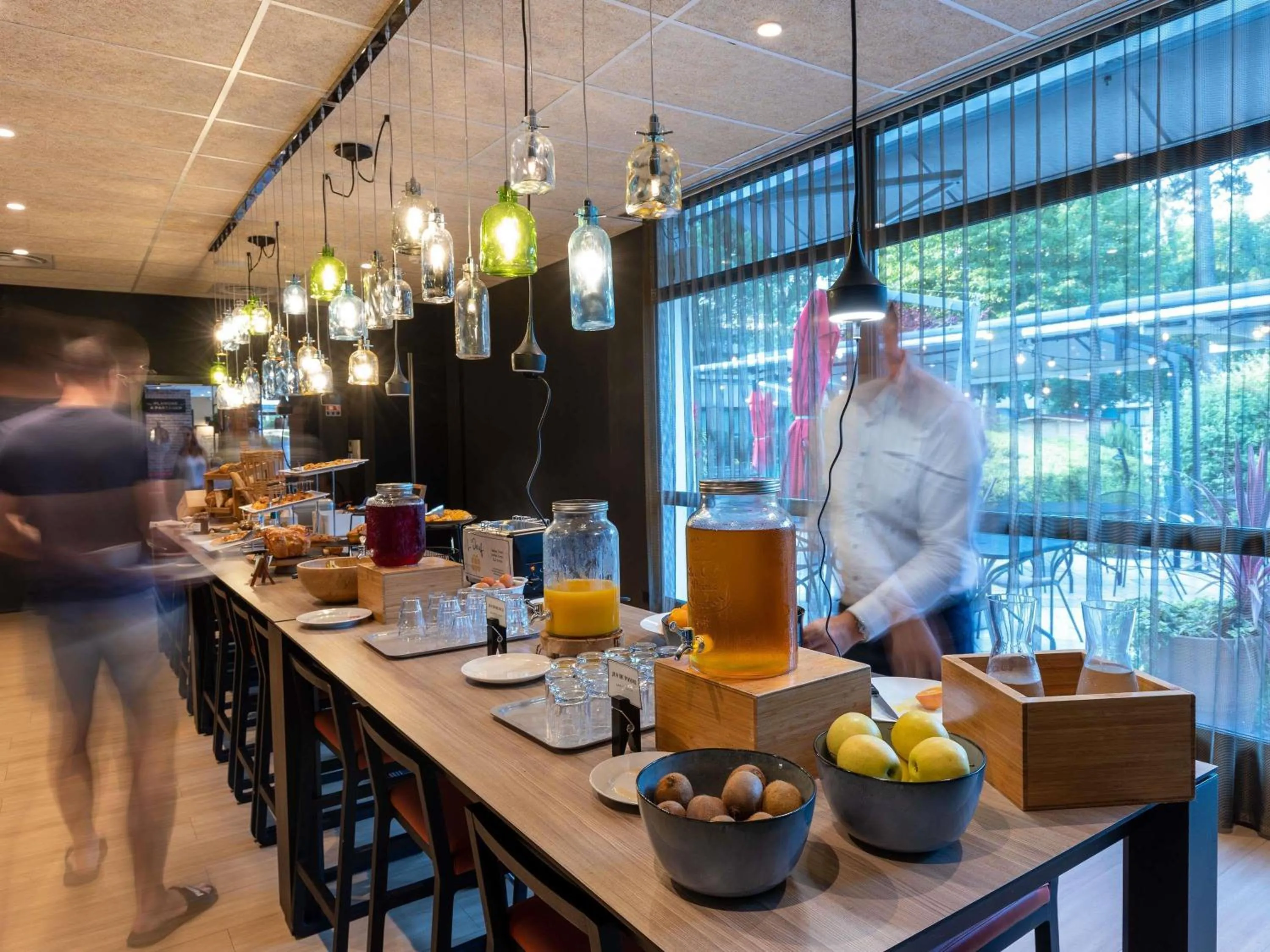 Restaurant/places to eat in Novotel Bordeaux Mérignac