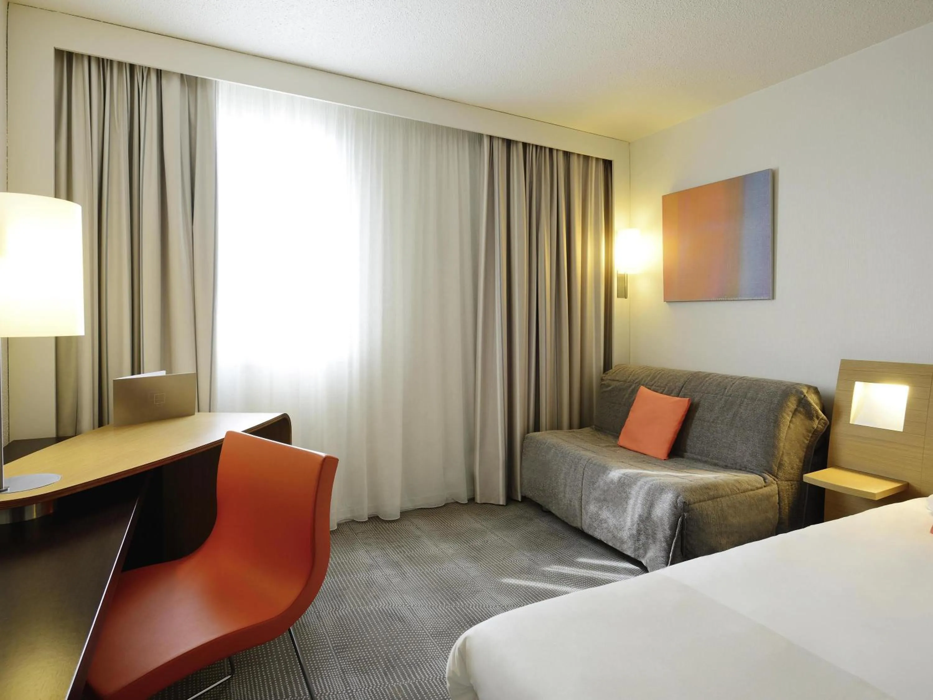 Bedroom, Bed in Novotel Bordeaux Mérignac