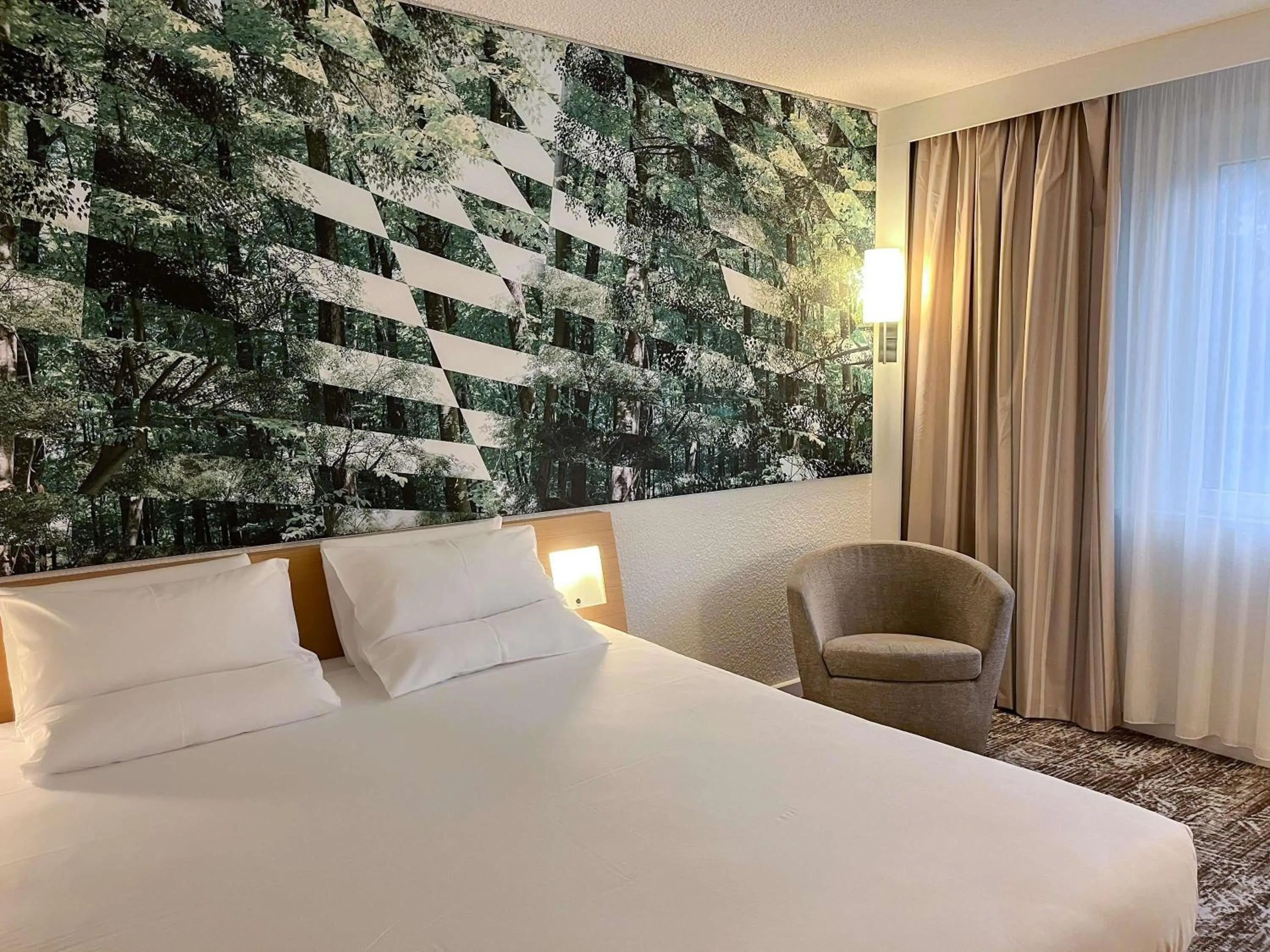 Bed in Novotel Bordeaux Mérignac