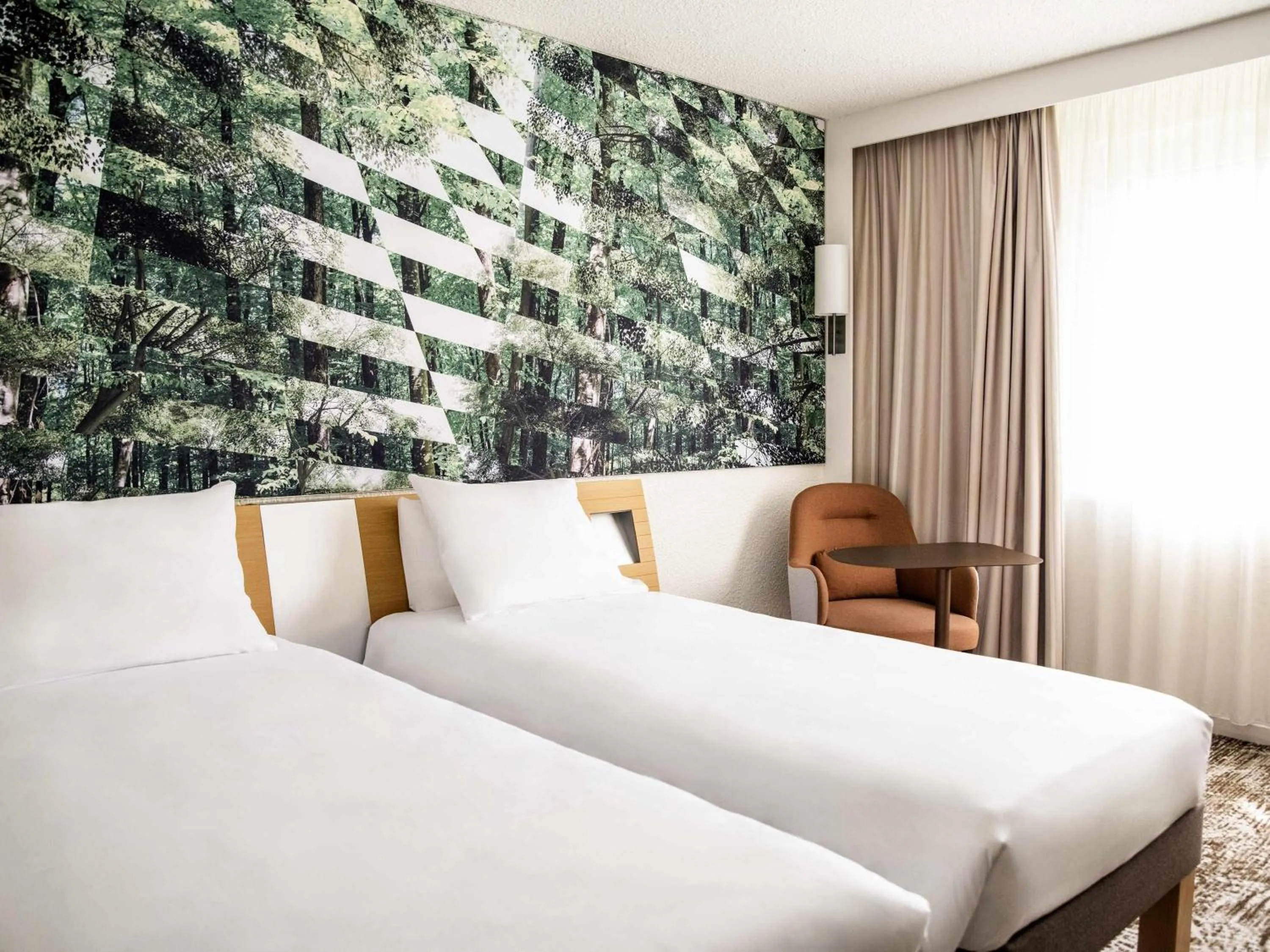 Bed in Novotel Bordeaux Mérignac