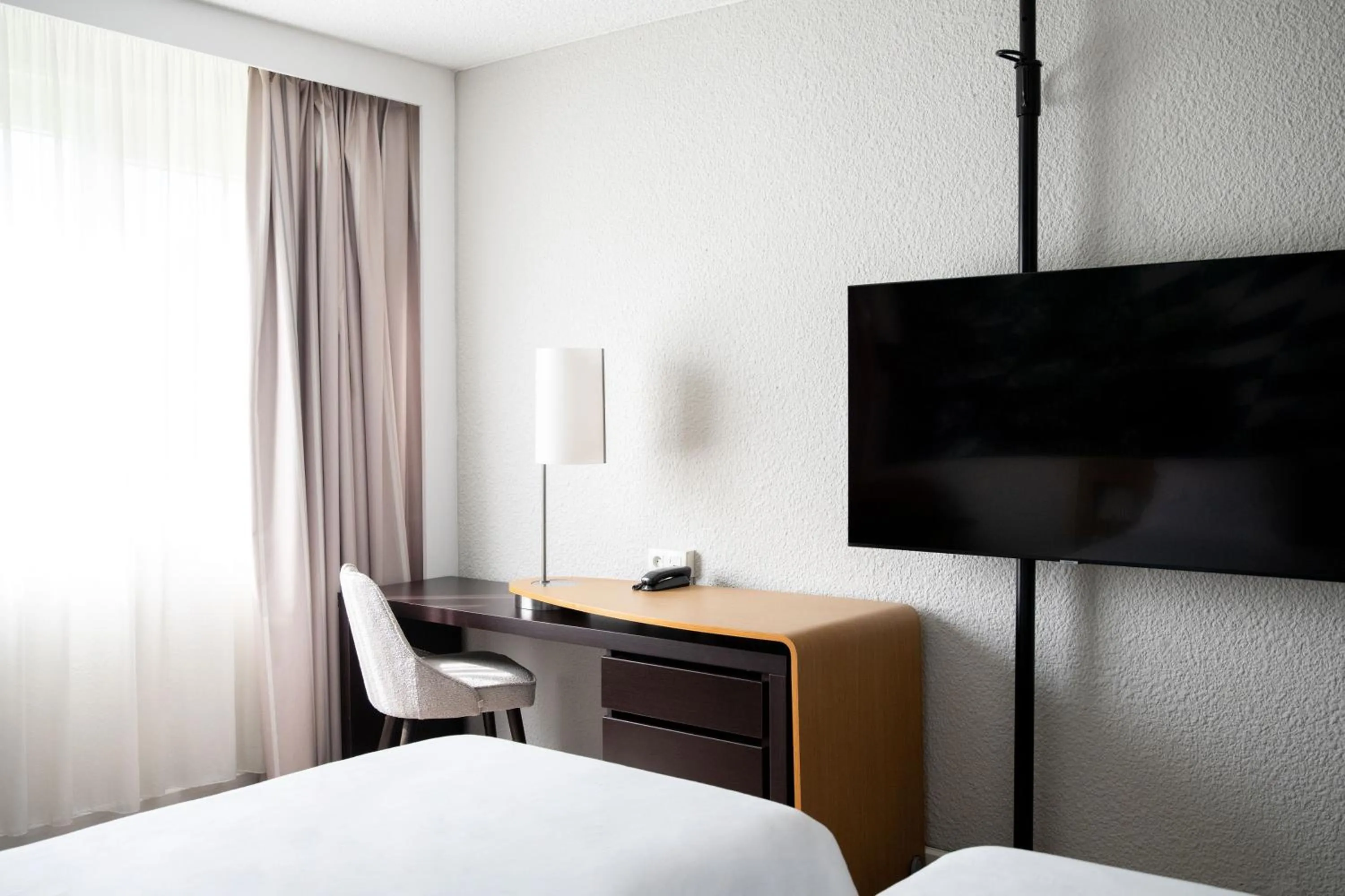 Bed in Novotel Bordeaux Mérignac