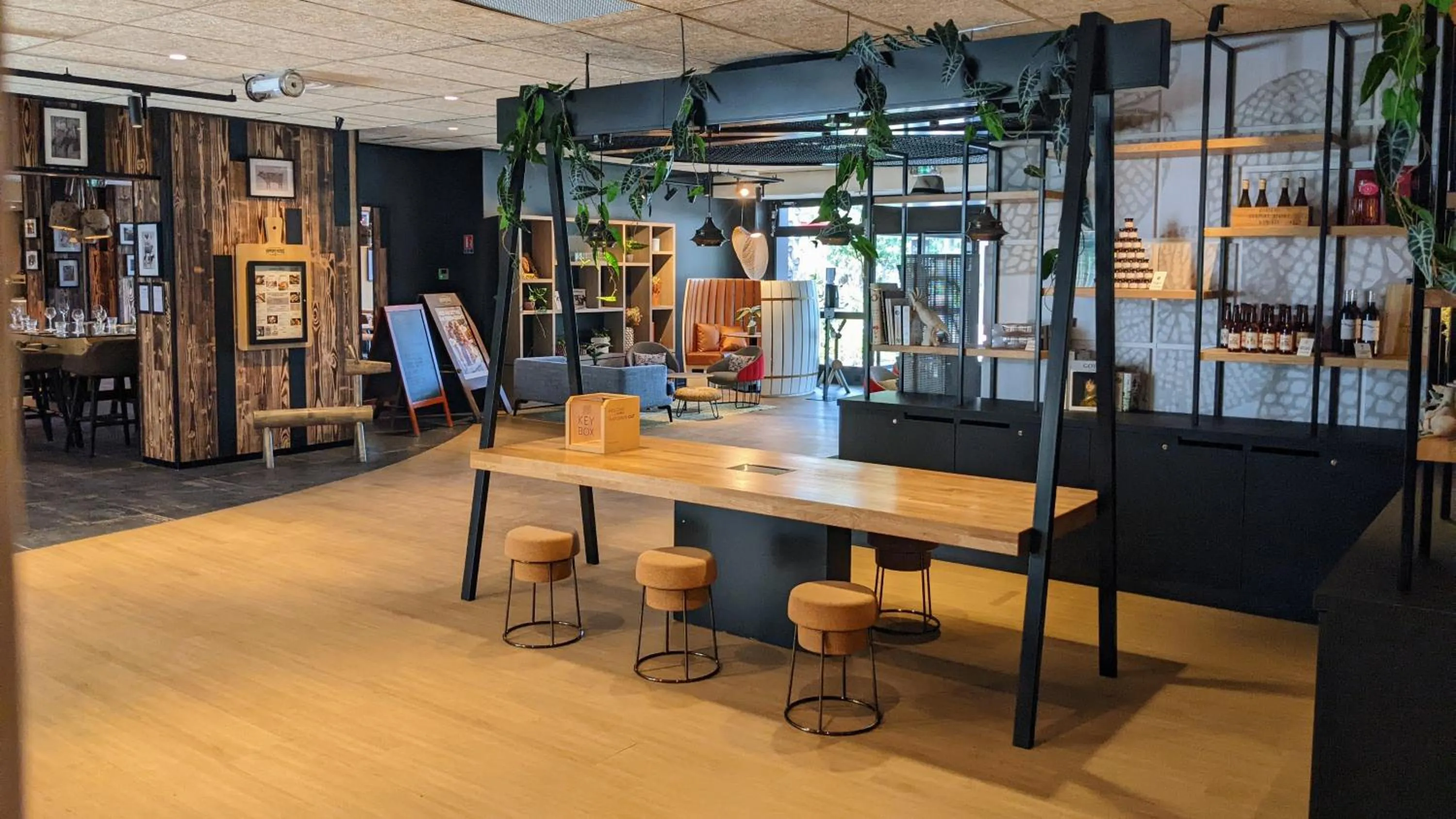 Lobby or reception in Novotel Bordeaux Mérignac