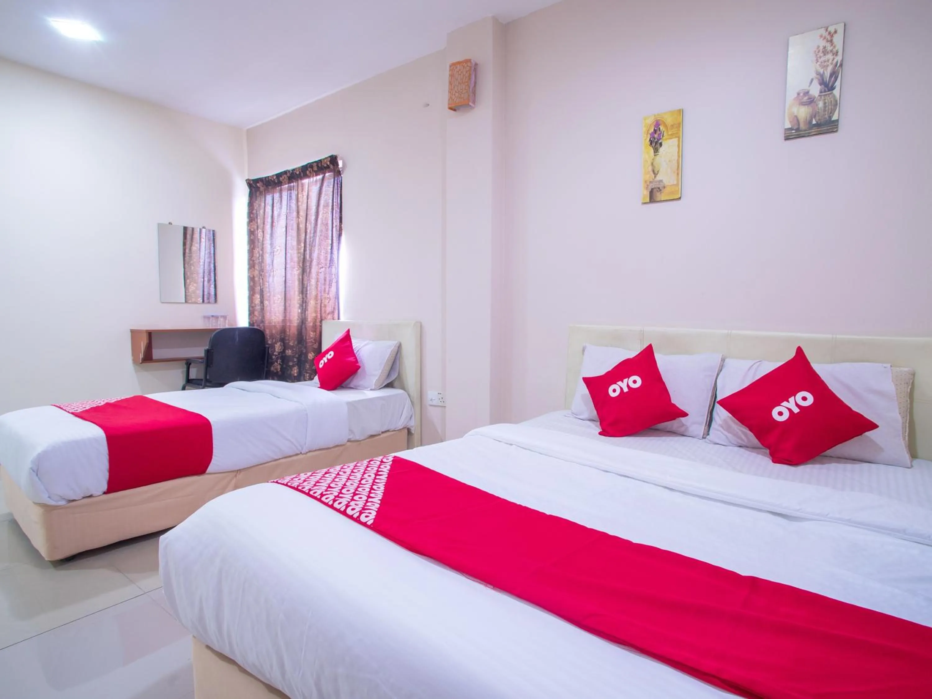 Bedroom in OYO 44010 Royals Star Hotel