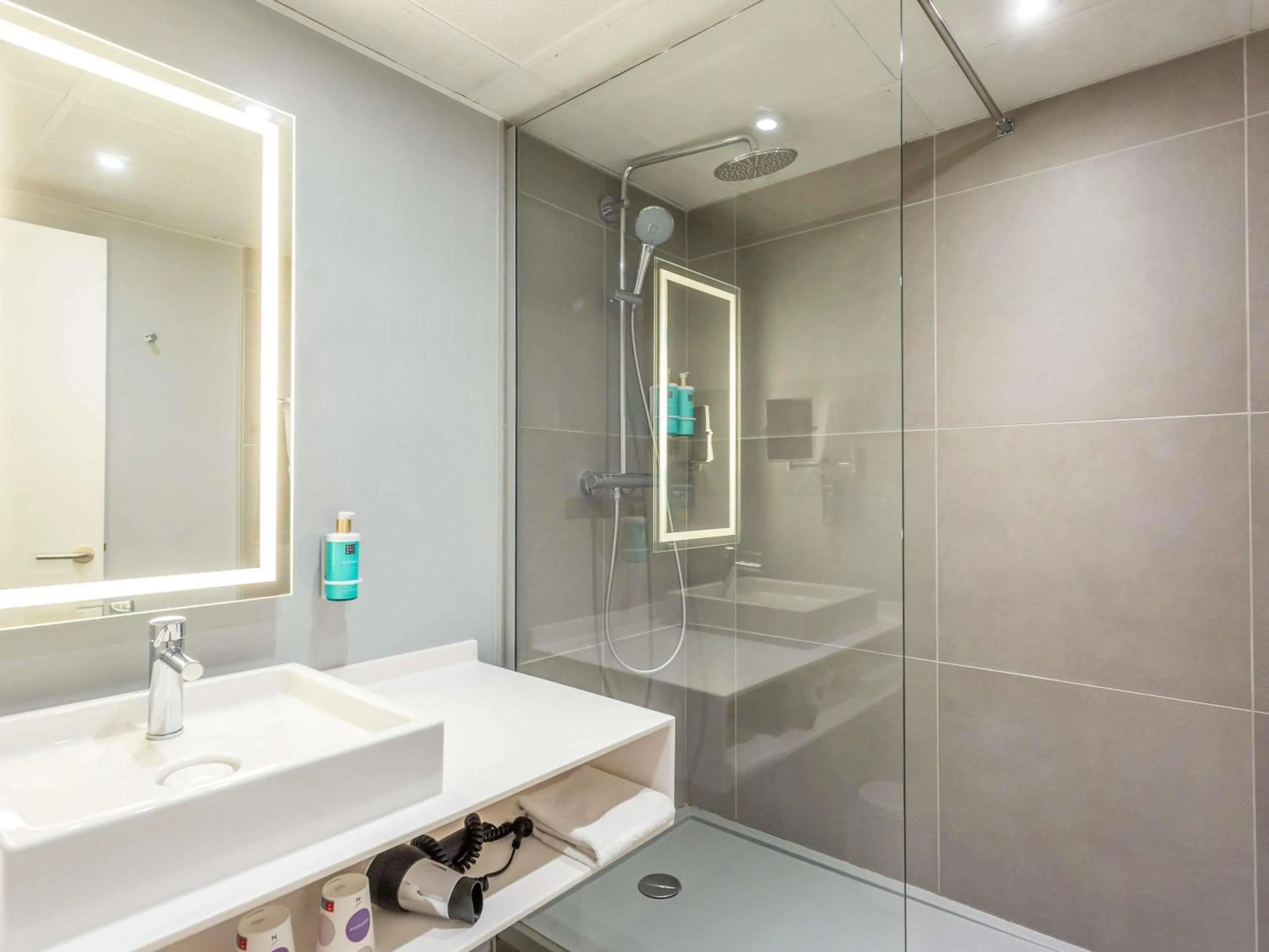 Bedroom in Novotel Bourges