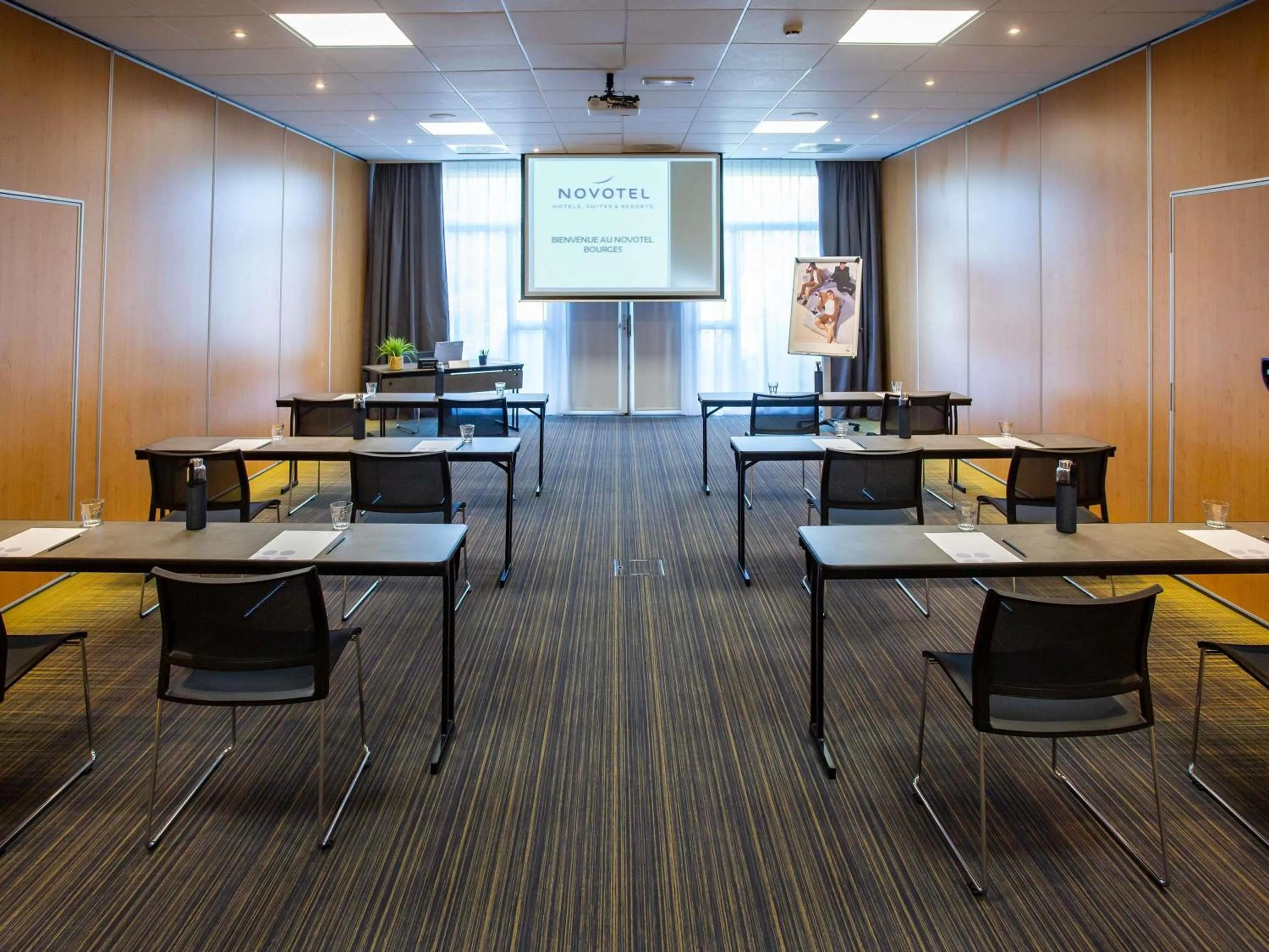 Meeting/conference room in Novotel Bourges