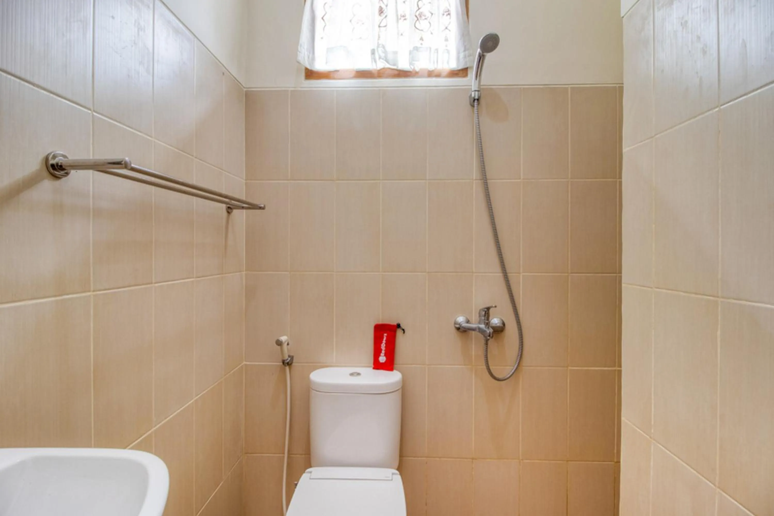 Bathroom in RedDoorz near Universitas Gajah Mada