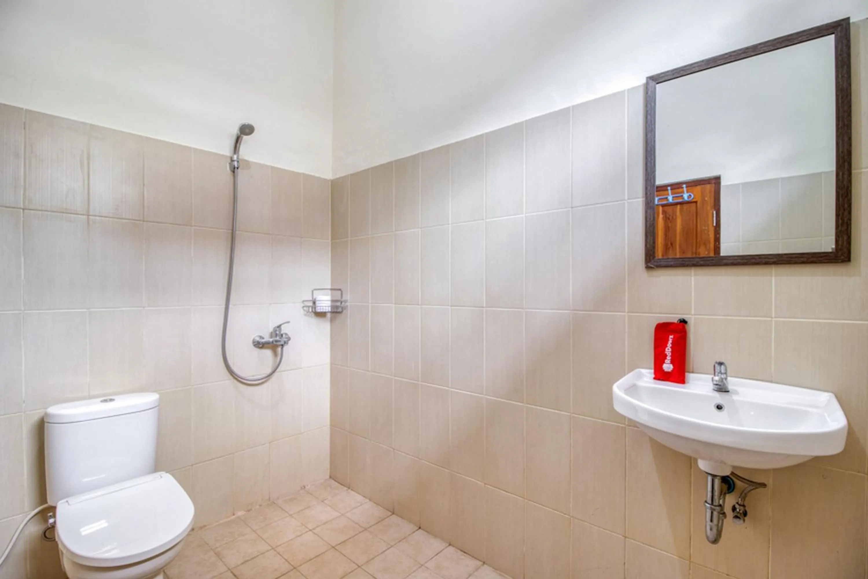 Bathroom in RedDoorz near Universitas Gajah Mada