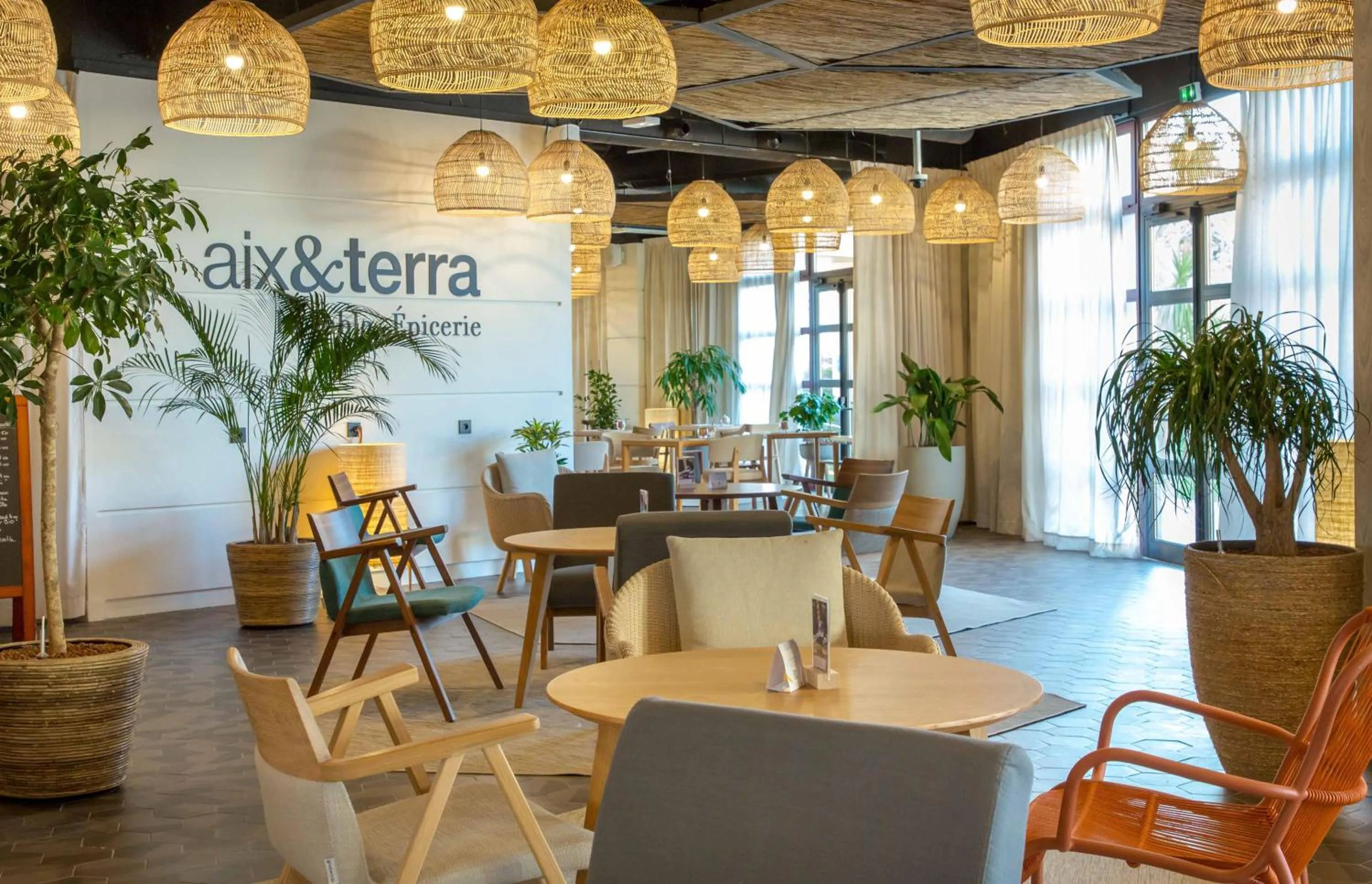 Restaurant/places to eat in Mercure Cannes Mandelieu