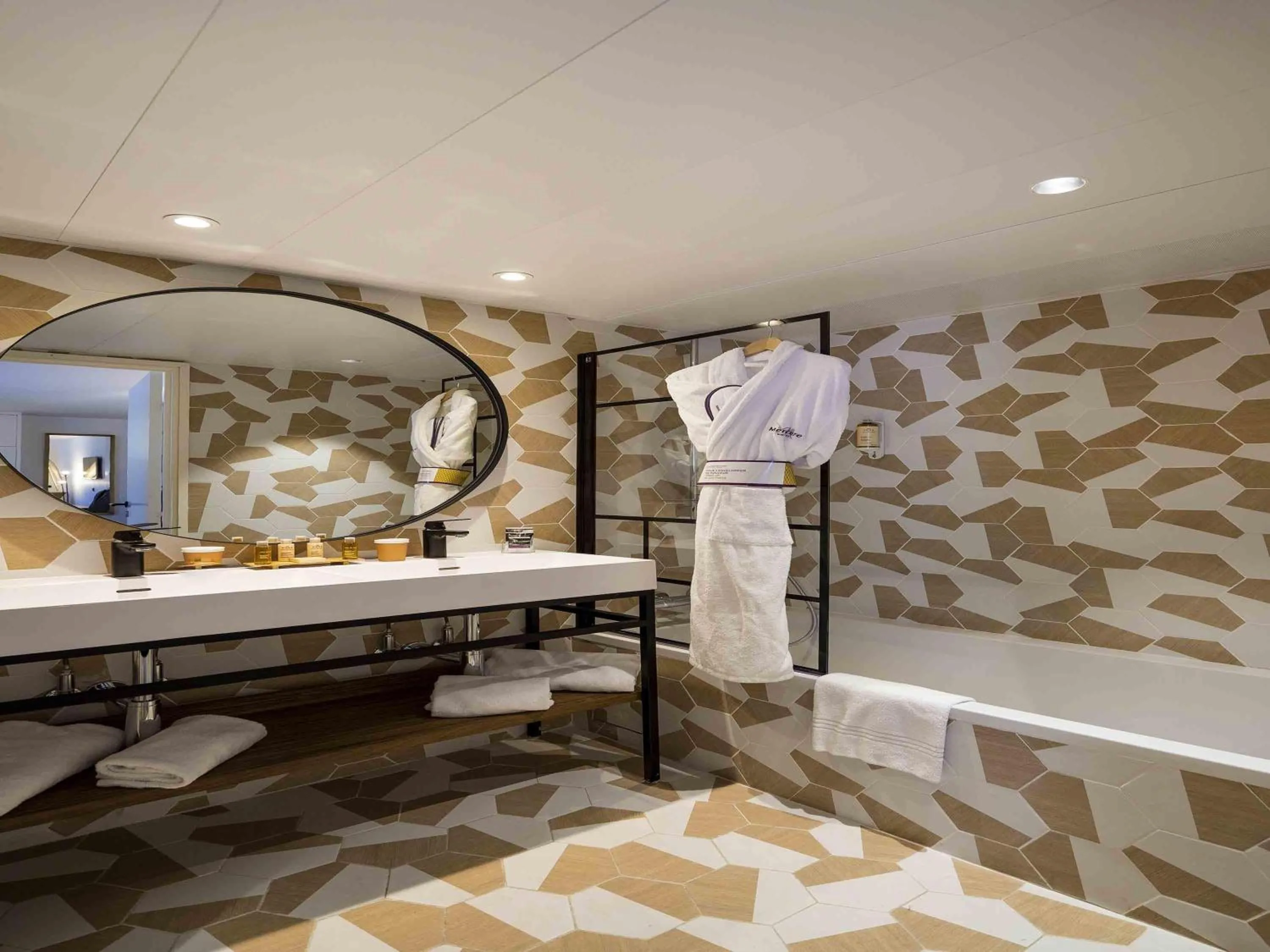 Bedroom in Mercure Cannes Mandelieu