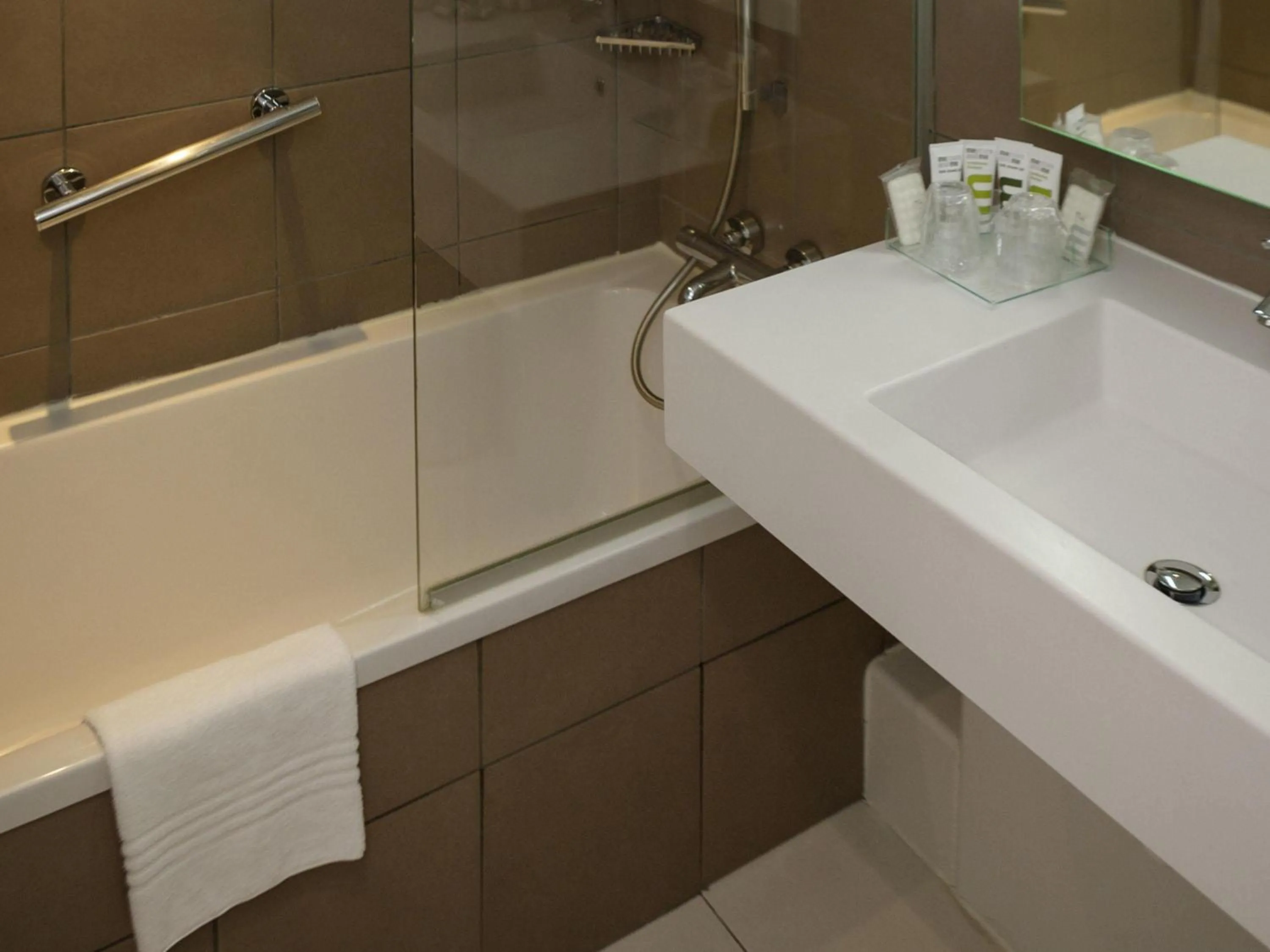 Bedroom in Mercure Cannes Mandelieu