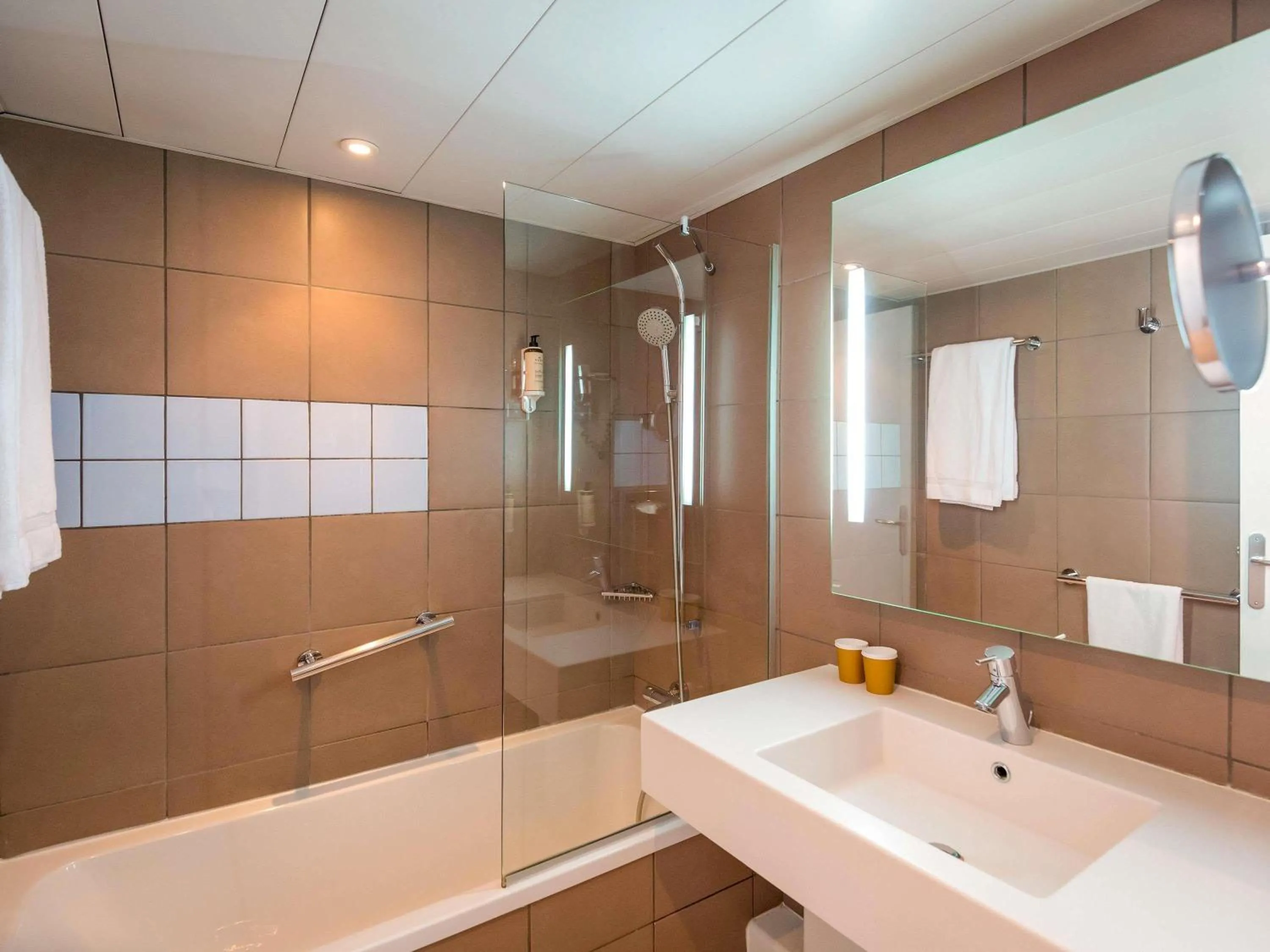 Bedroom in Mercure Cannes Mandelieu