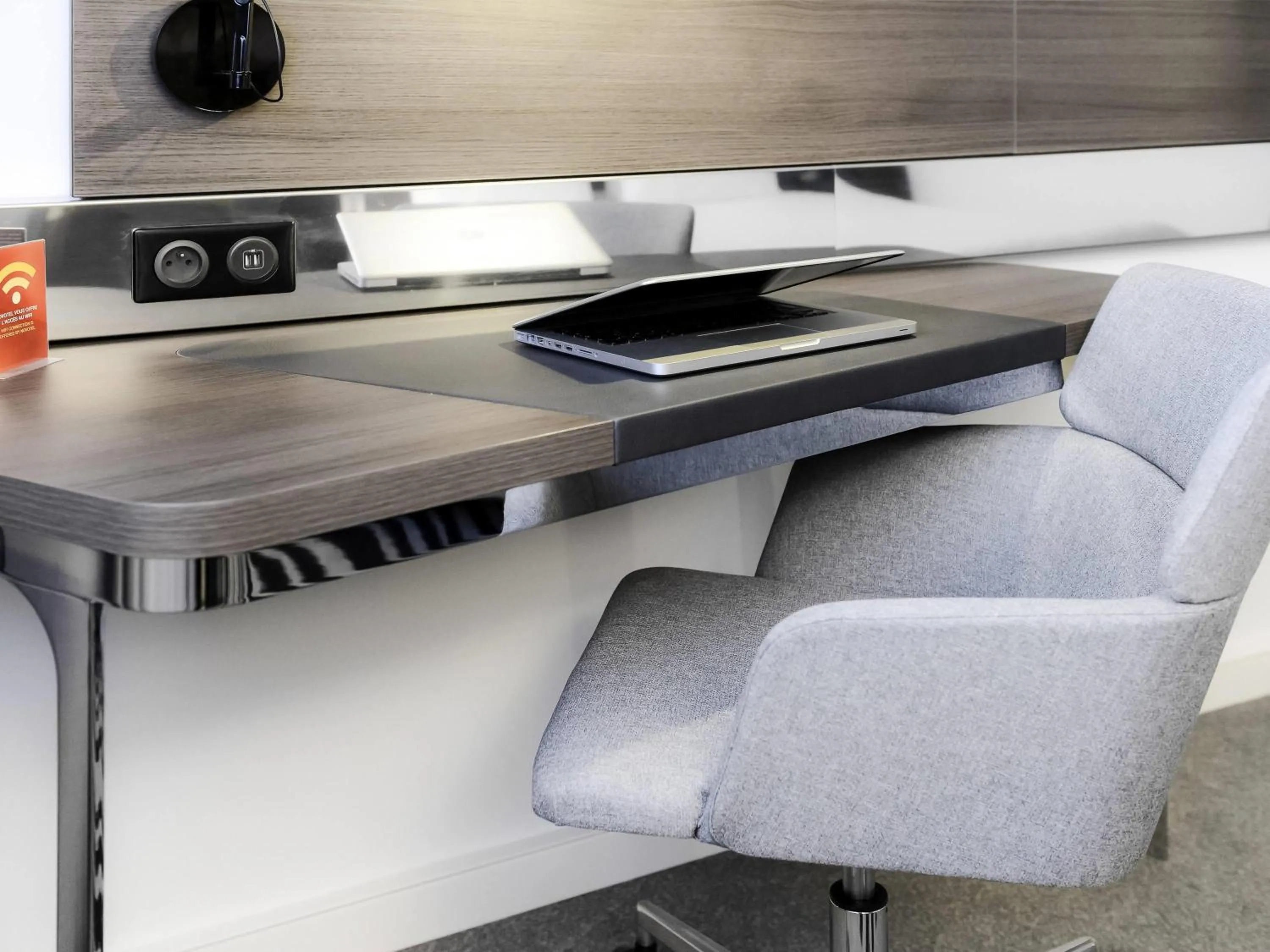 Bedroom in Novotel Caen Côte de Nacre