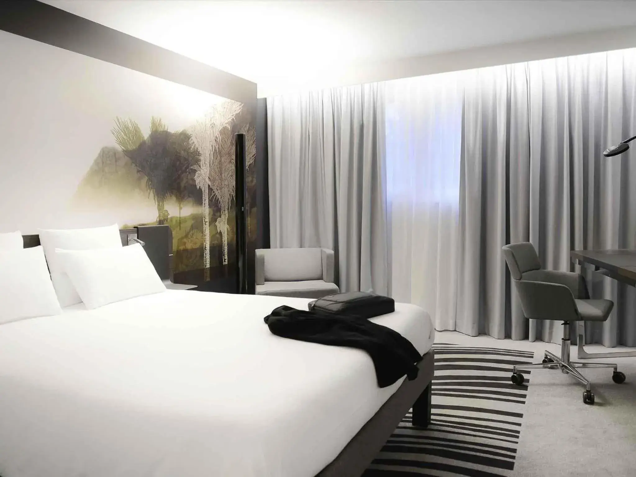 Superior Double Room in Novotel Caen Côte de Nacre Superior Double Room in Novotel Caen Côte de Nacre