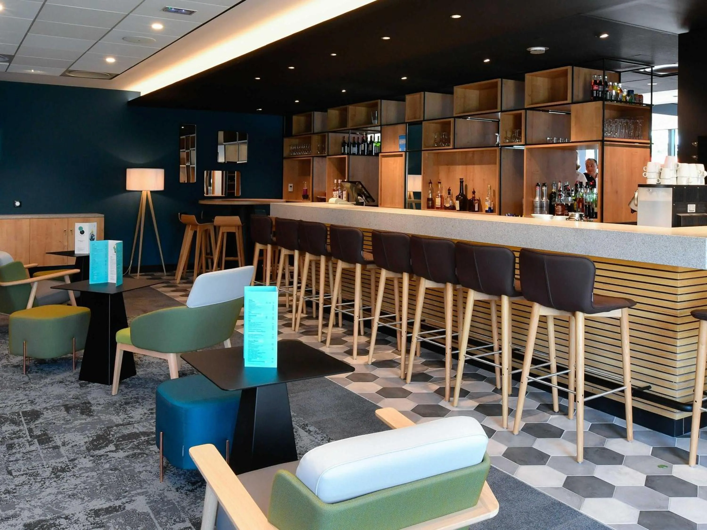 Lounge or bar in Novotel Caen Côte de Nacre