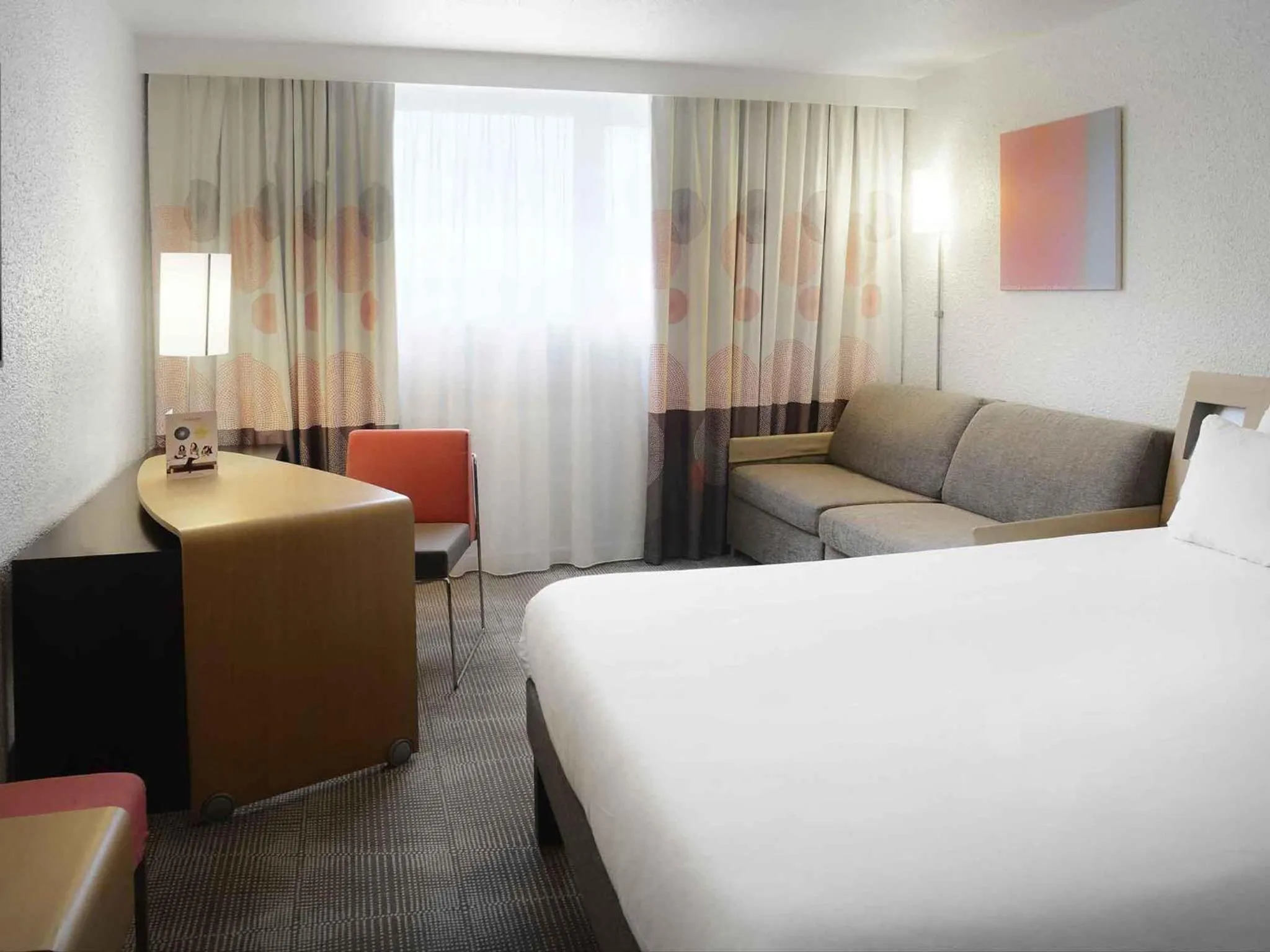 Bedroom, Bed in Novotel Caen Côte de Nacre