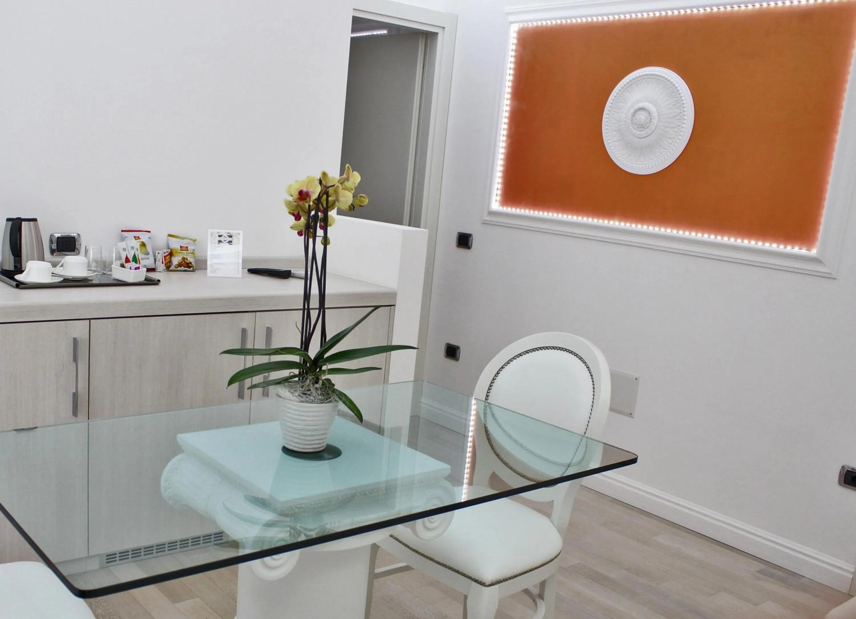 Coffee/tea facilities in Boutique Hotel Paradiso Bovelacci