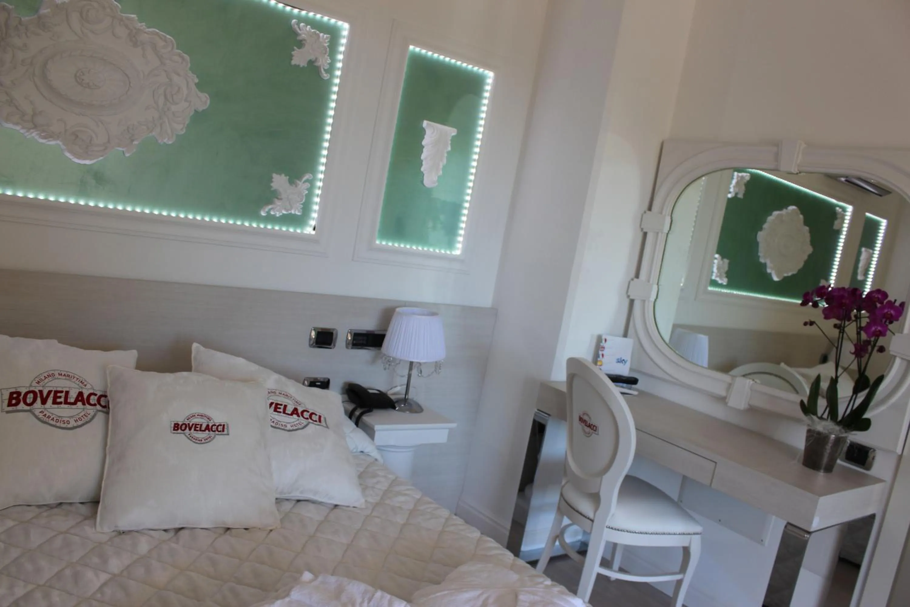 Seating area, Bed in Boutique Hotel Paradiso Bovelacci