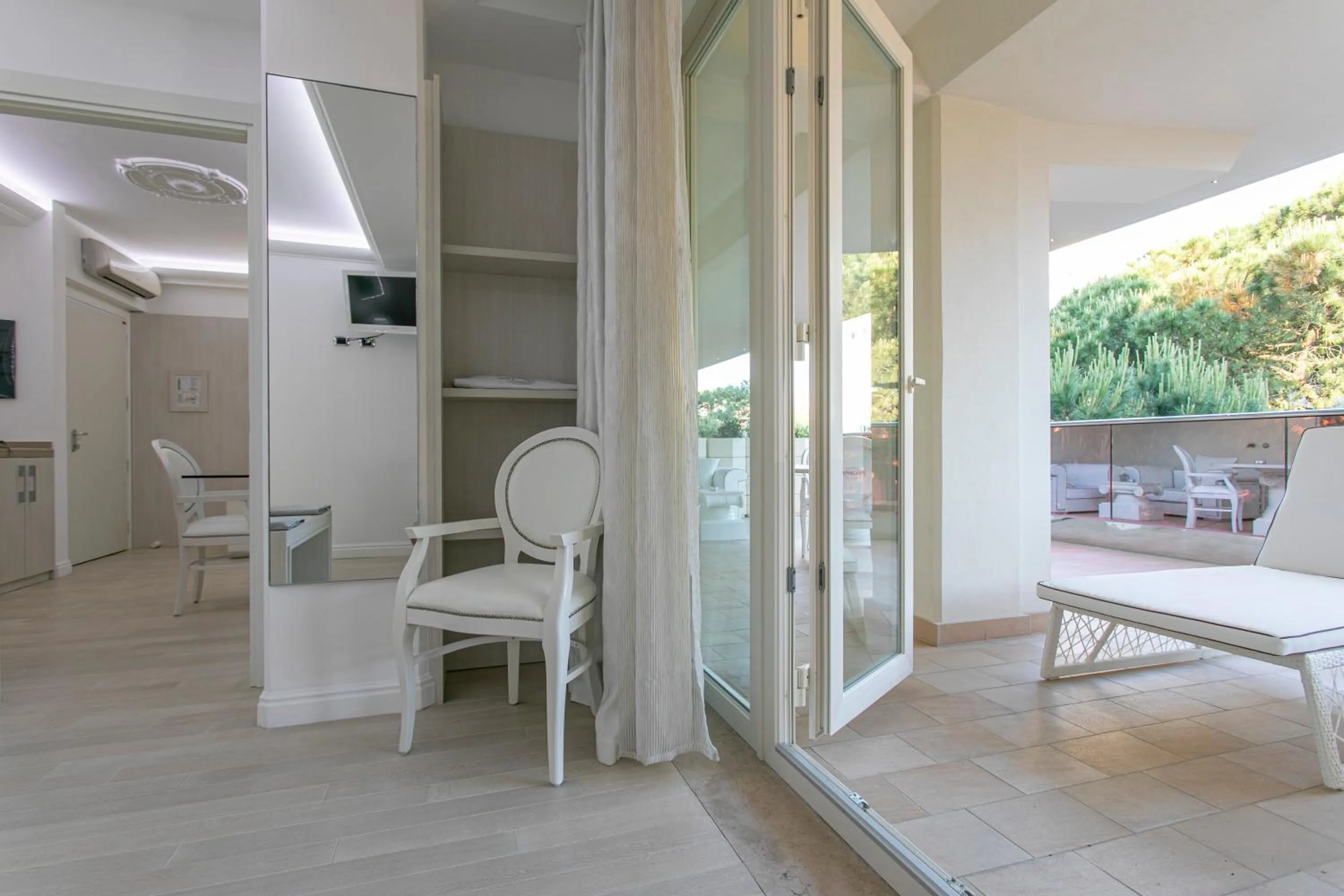 Quiet street view in Boutique Hotel Paradiso Bovelacci