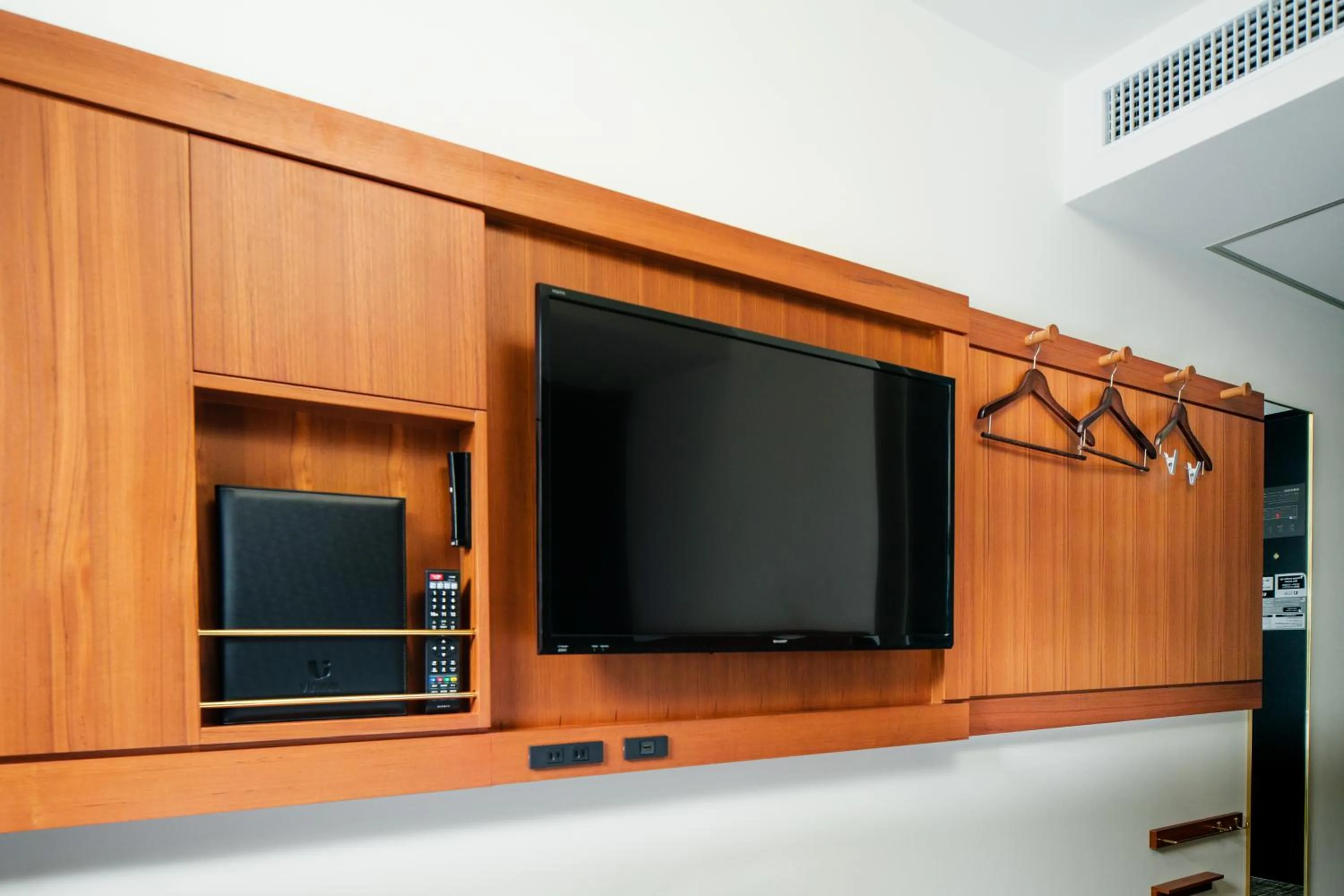 TV and multimedia in Via Inn Prime Hiroshima Shinkansenguchi