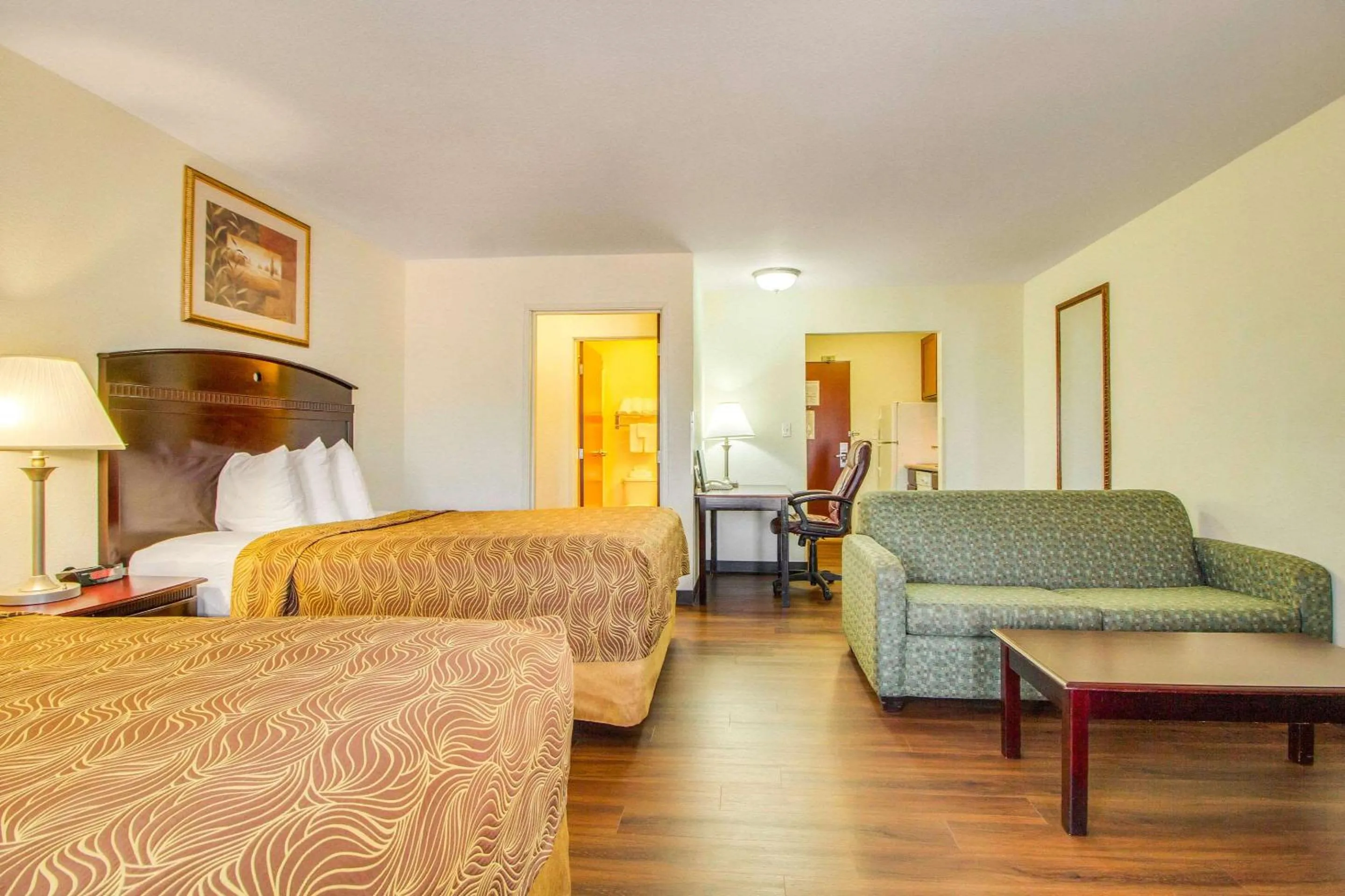 Bedroom, Bed in MainStay Suites Texas Medical Center-Reliant Park