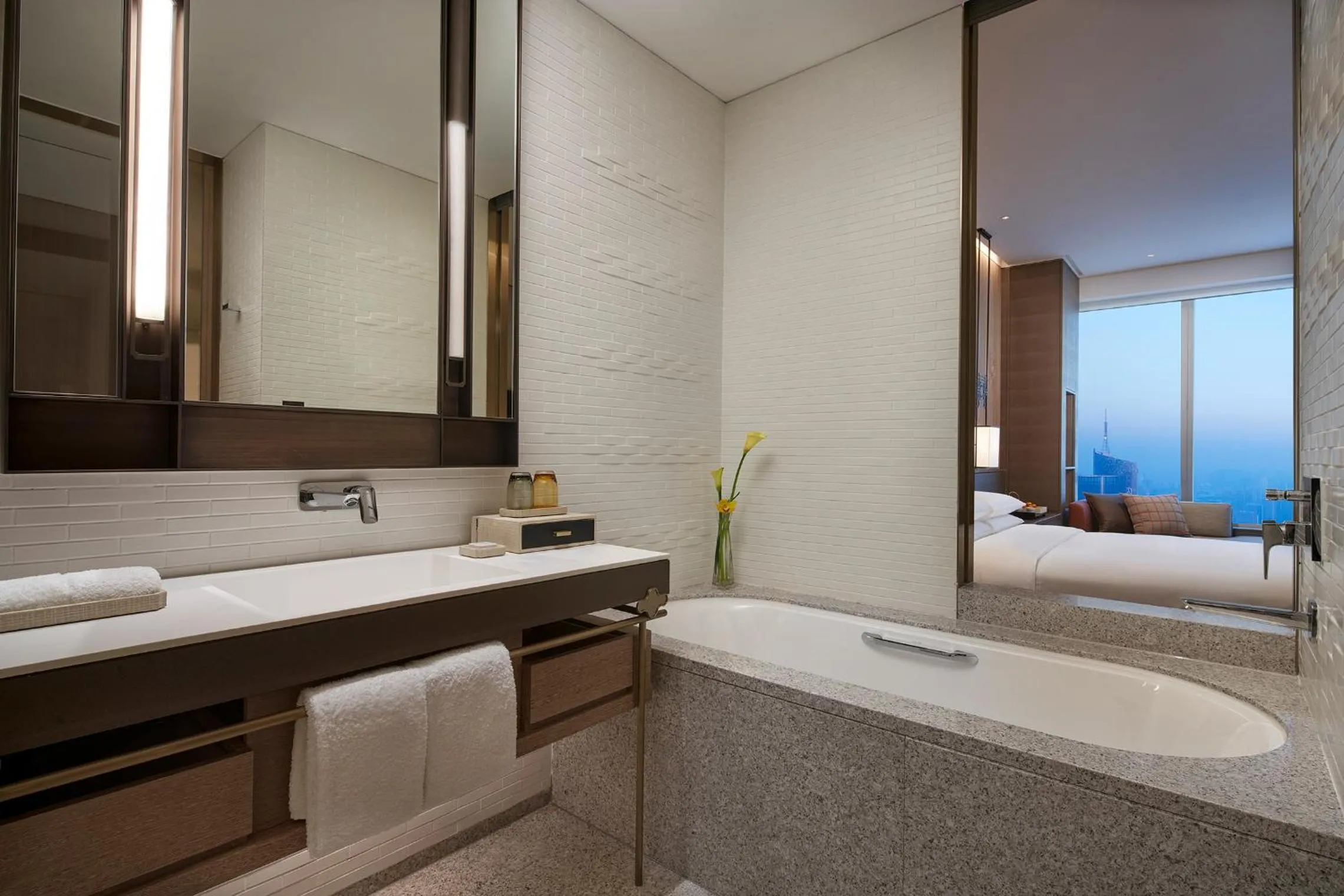 Hot Tub, Bed in Grand Hyatt Hefei