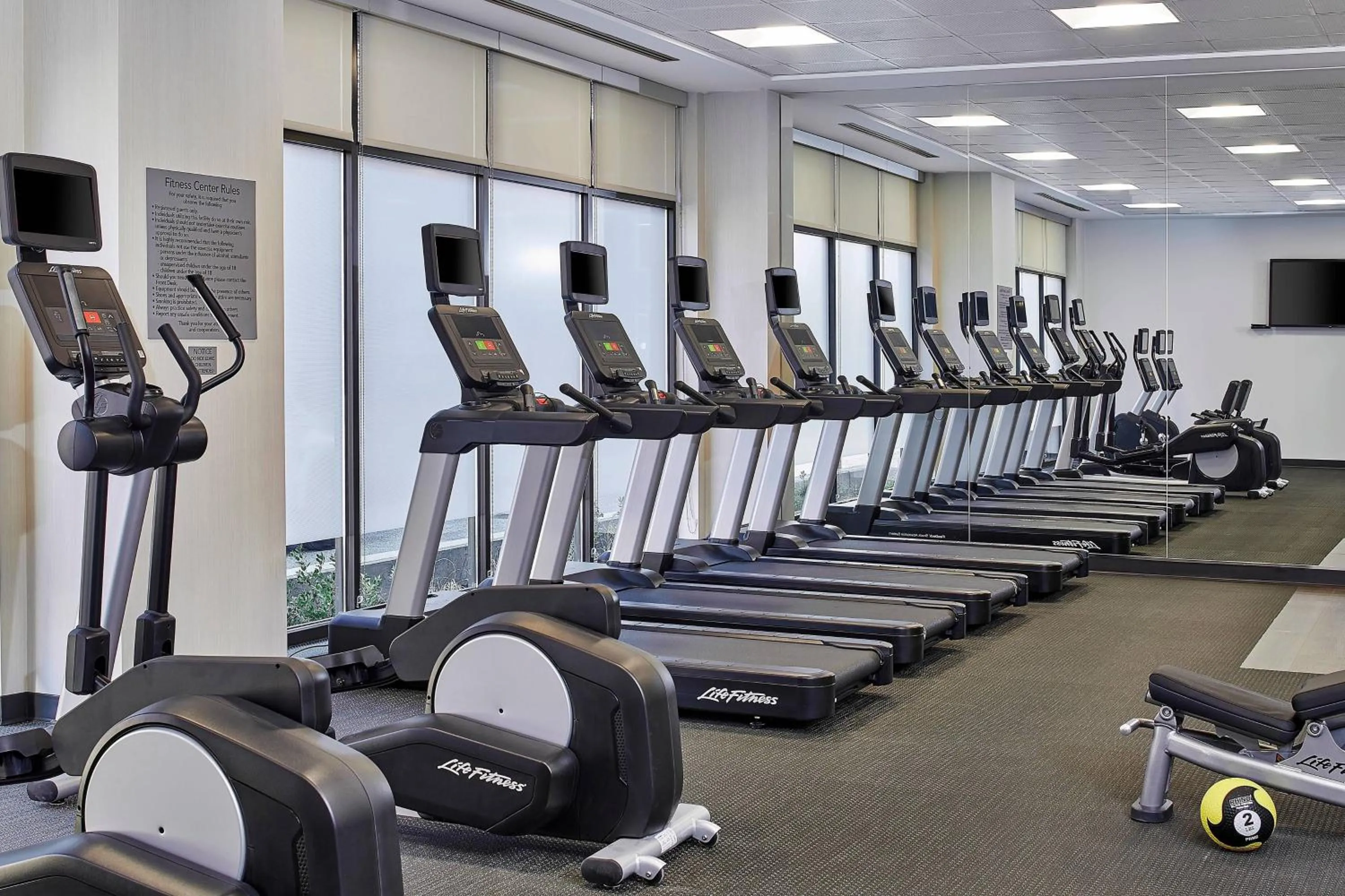 Fitness centre/facilities in Courtyard Baltimore Downtown/McHenry Row