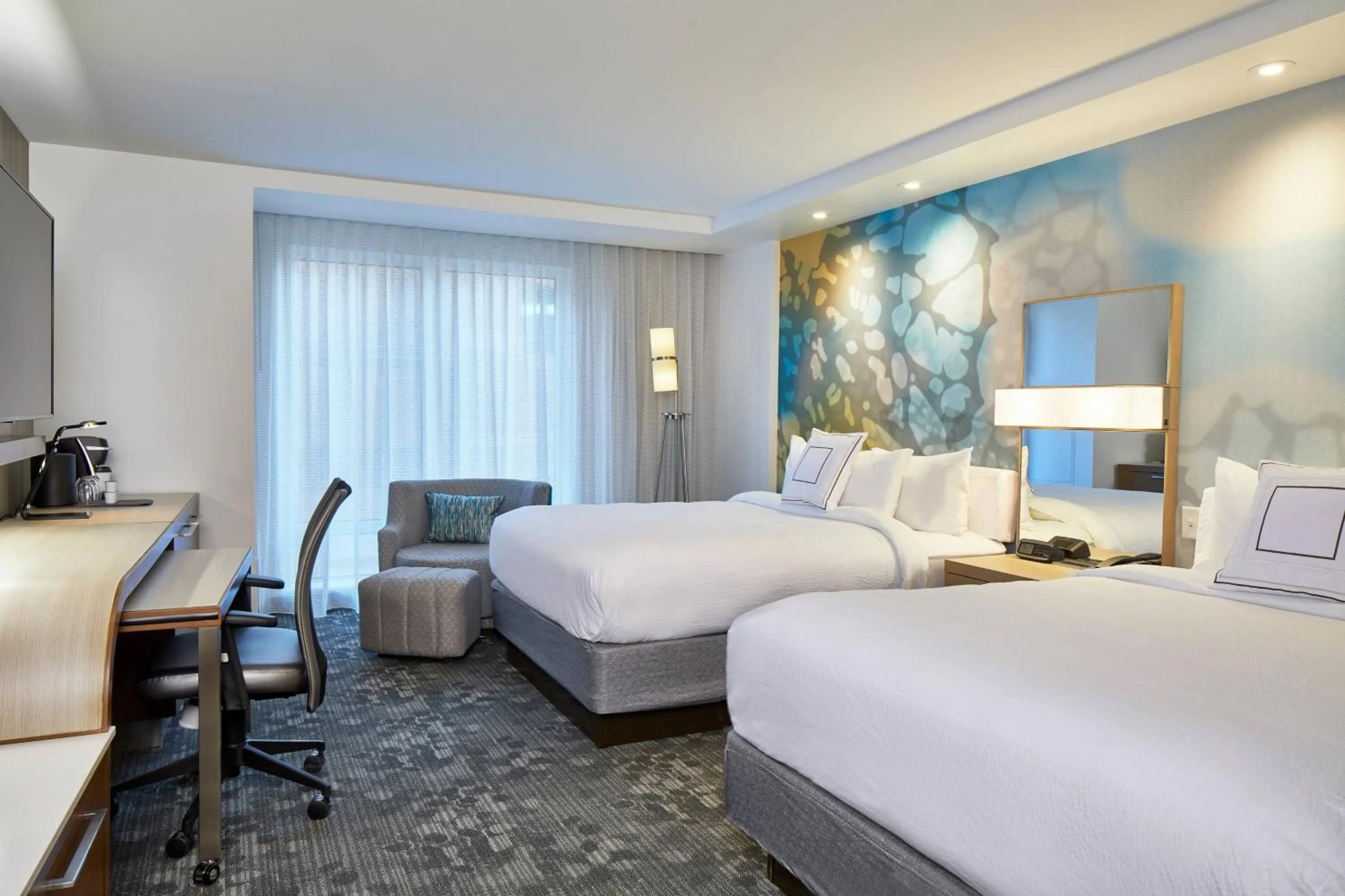 Photo of the whole room, Bed in Courtyard Baltimore Downtown/McHenry Row