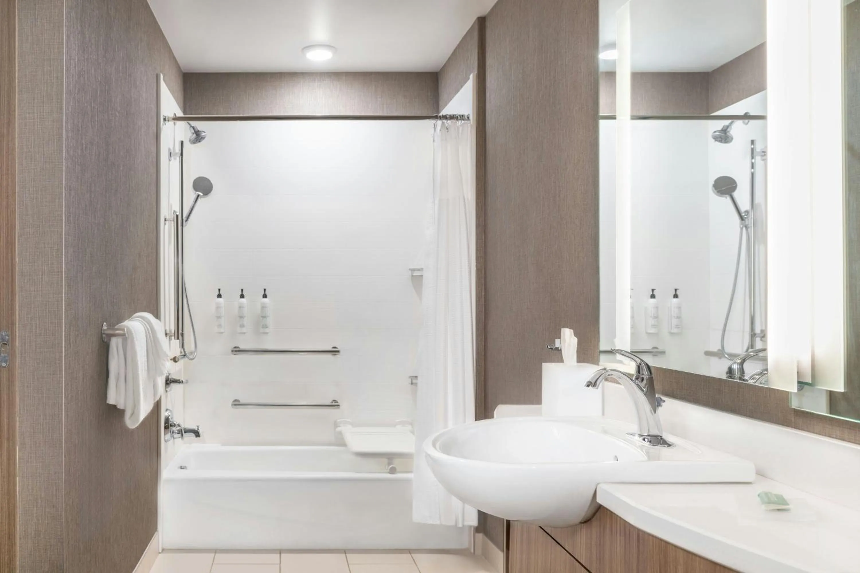 Bathroom in SpringHill Suites by Marriott Holland