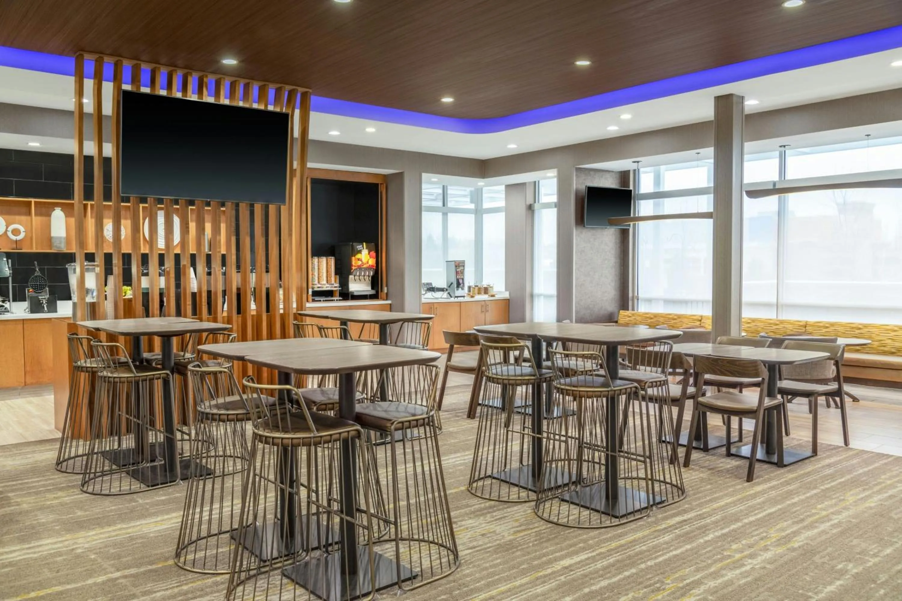 Breakfast in SpringHill Suites by Marriott Holland