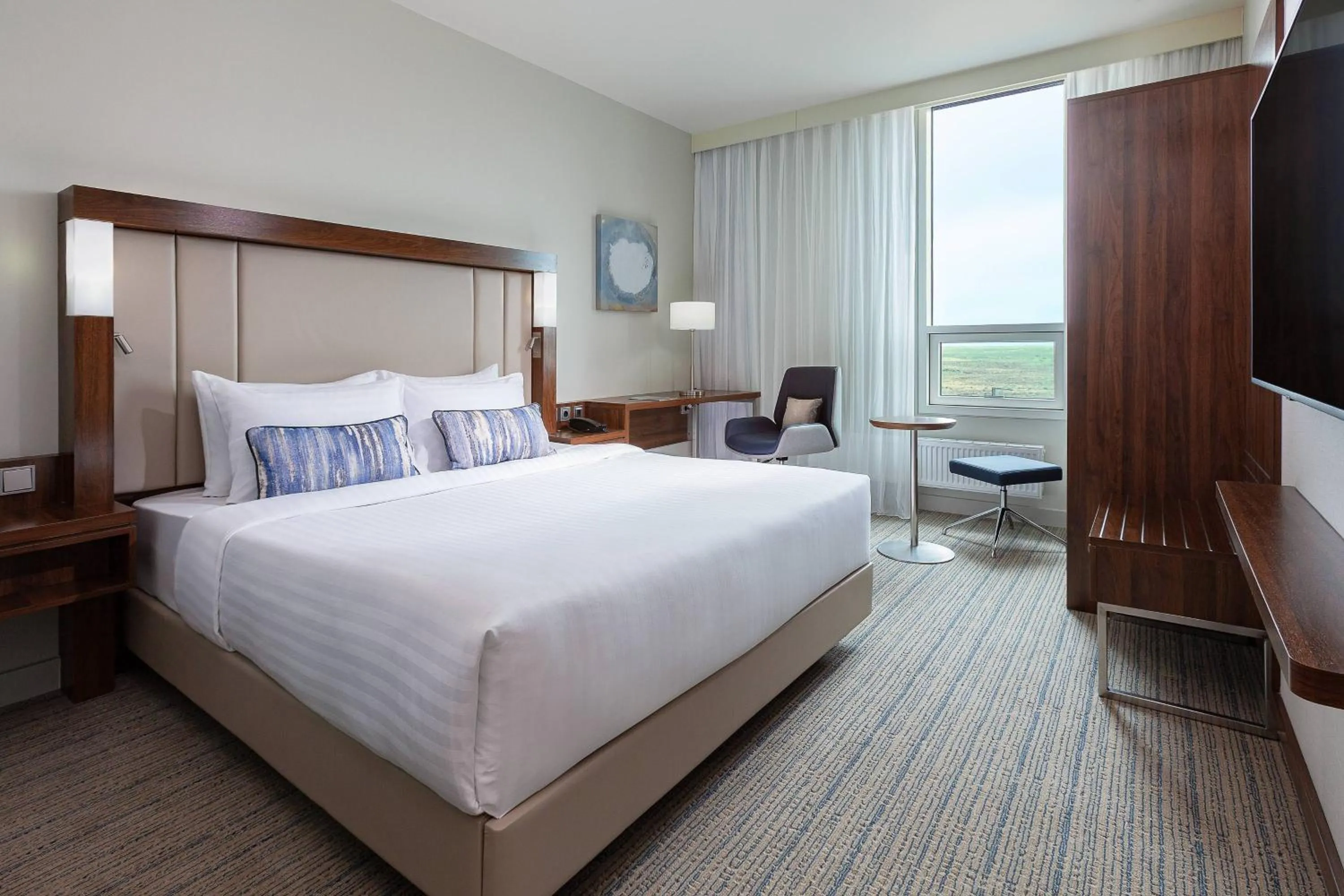 Photo of the whole room, Bed in Courtyard by Marriott Reykjavik Keflavik Airport