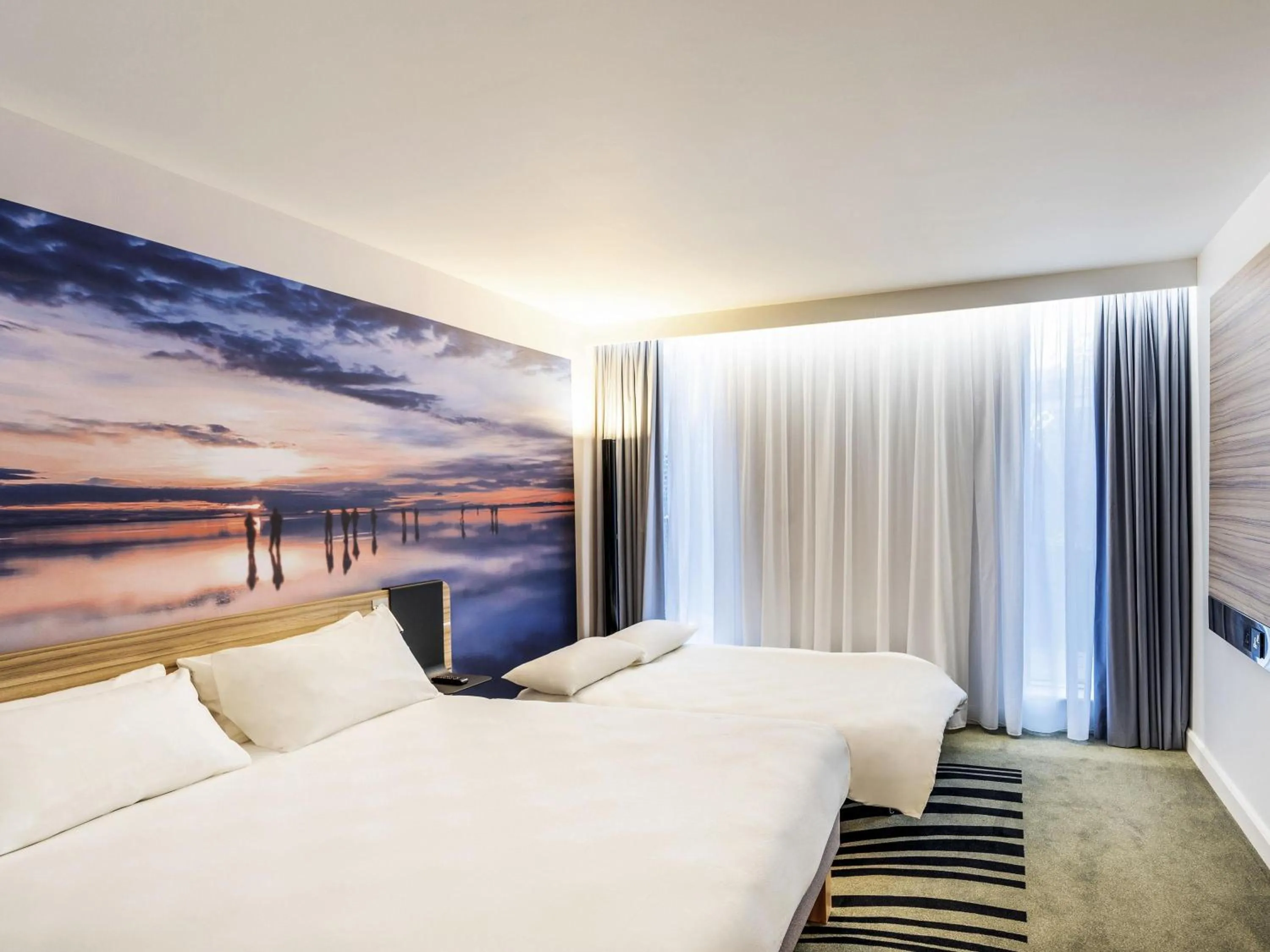 Bedroom, Bed in Novotel Leicester