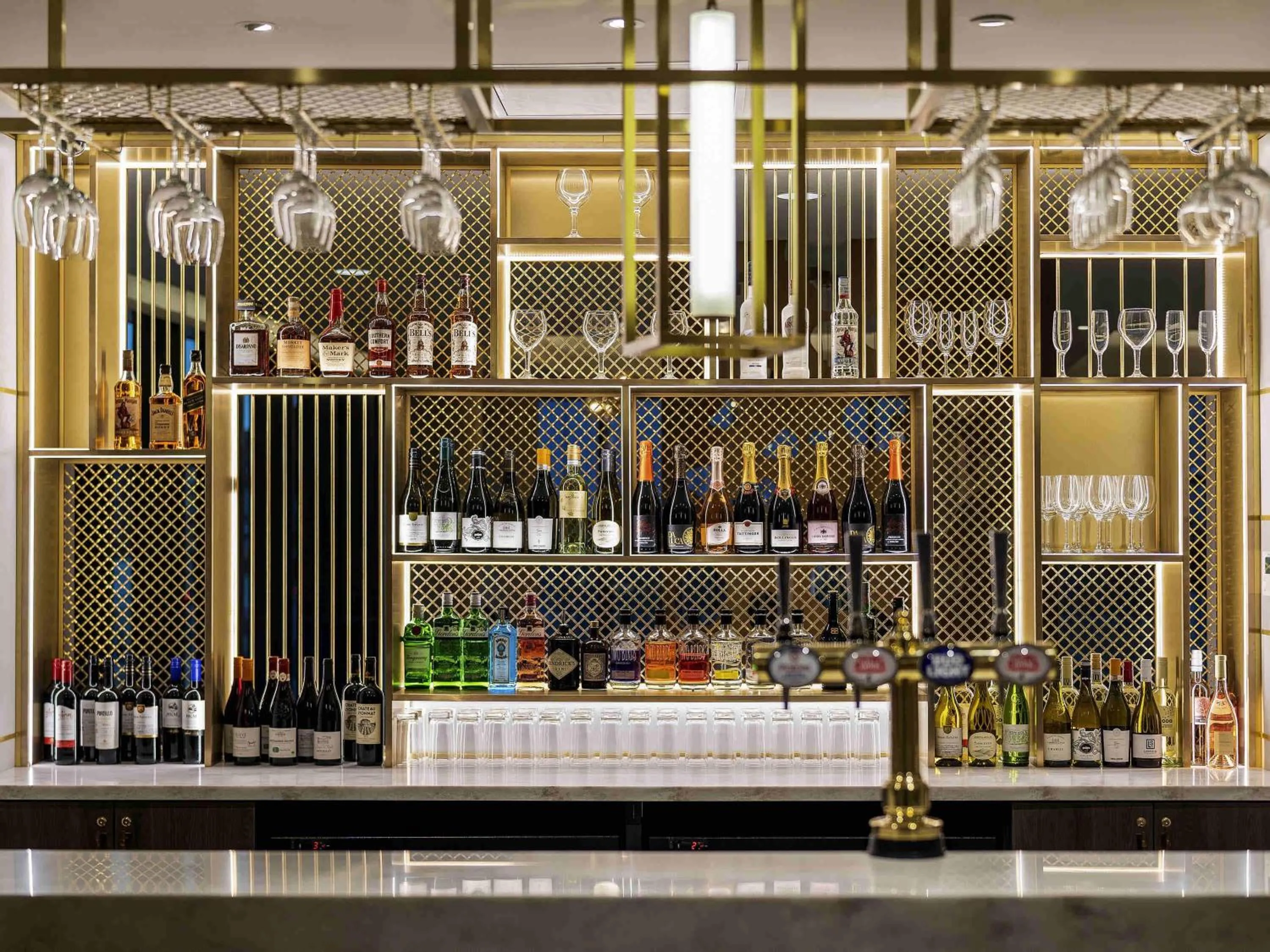 Lounge or bar in Novotel Leicester