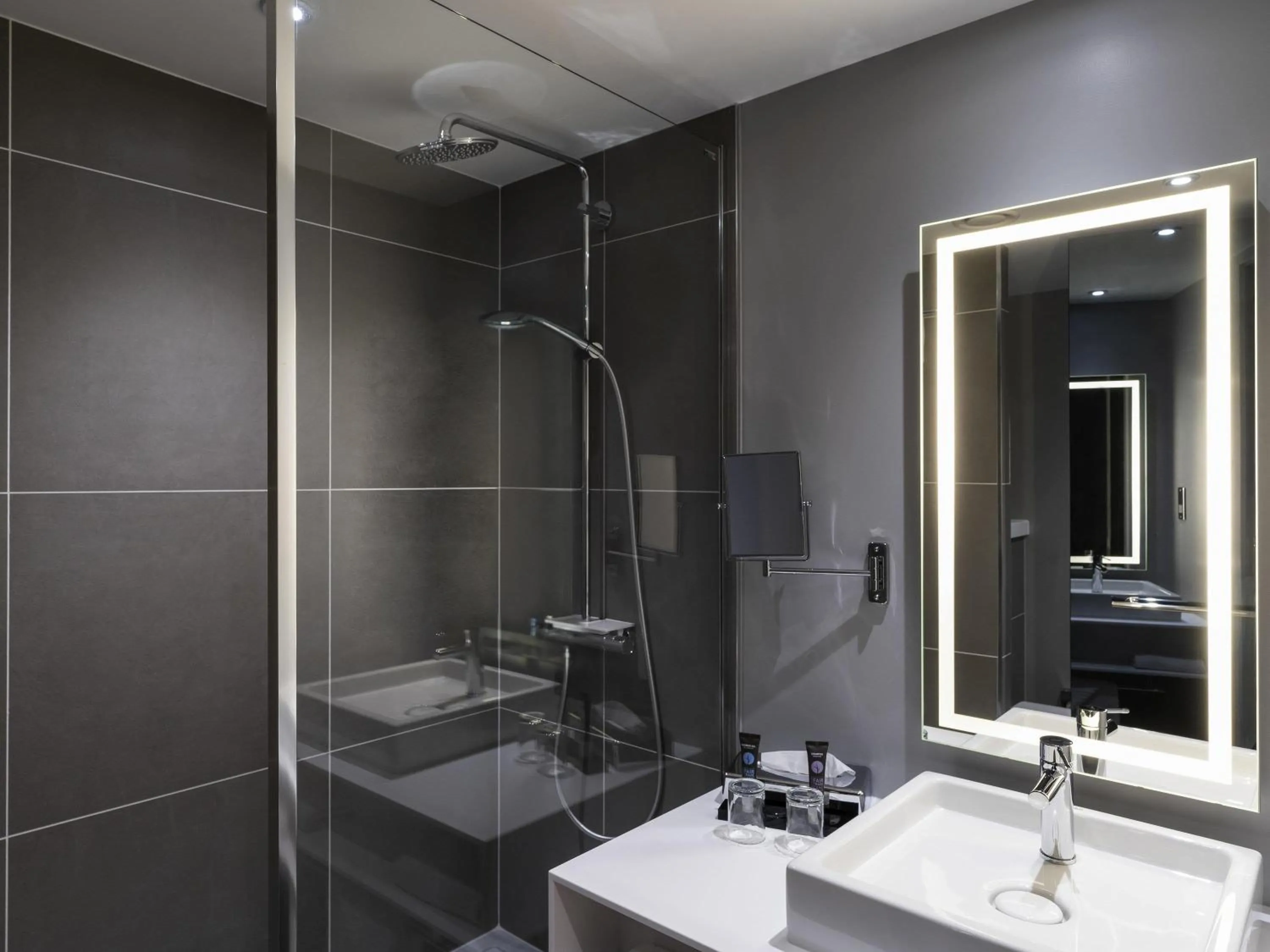 Bedroom in Novotel Leicester