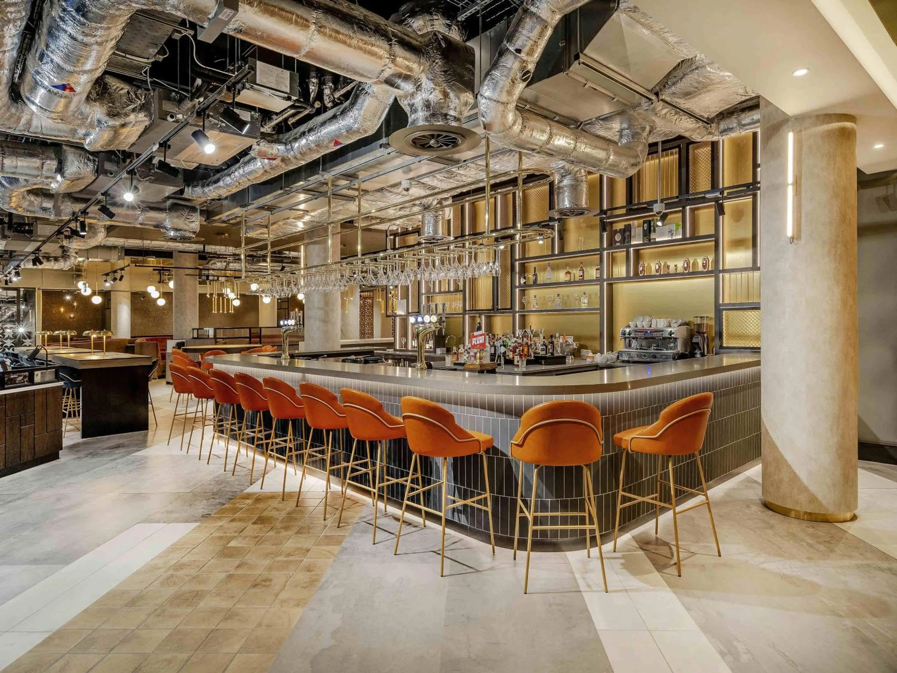 Lounge or bar in Novotel Leicester