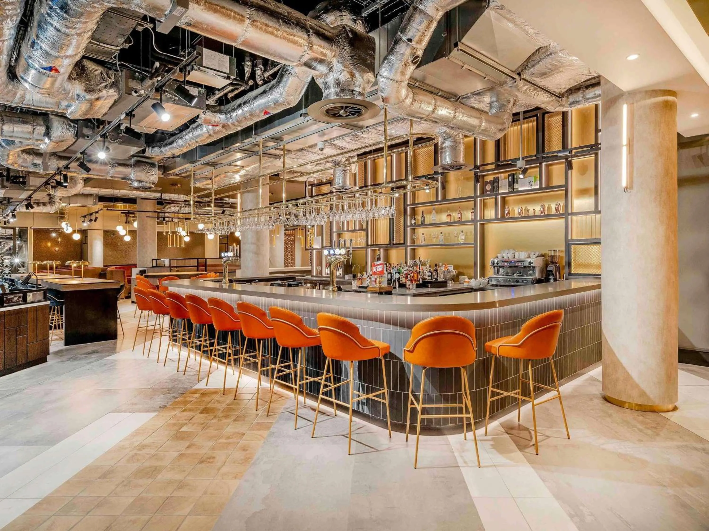 Lounge or bar in Novotel Leicester