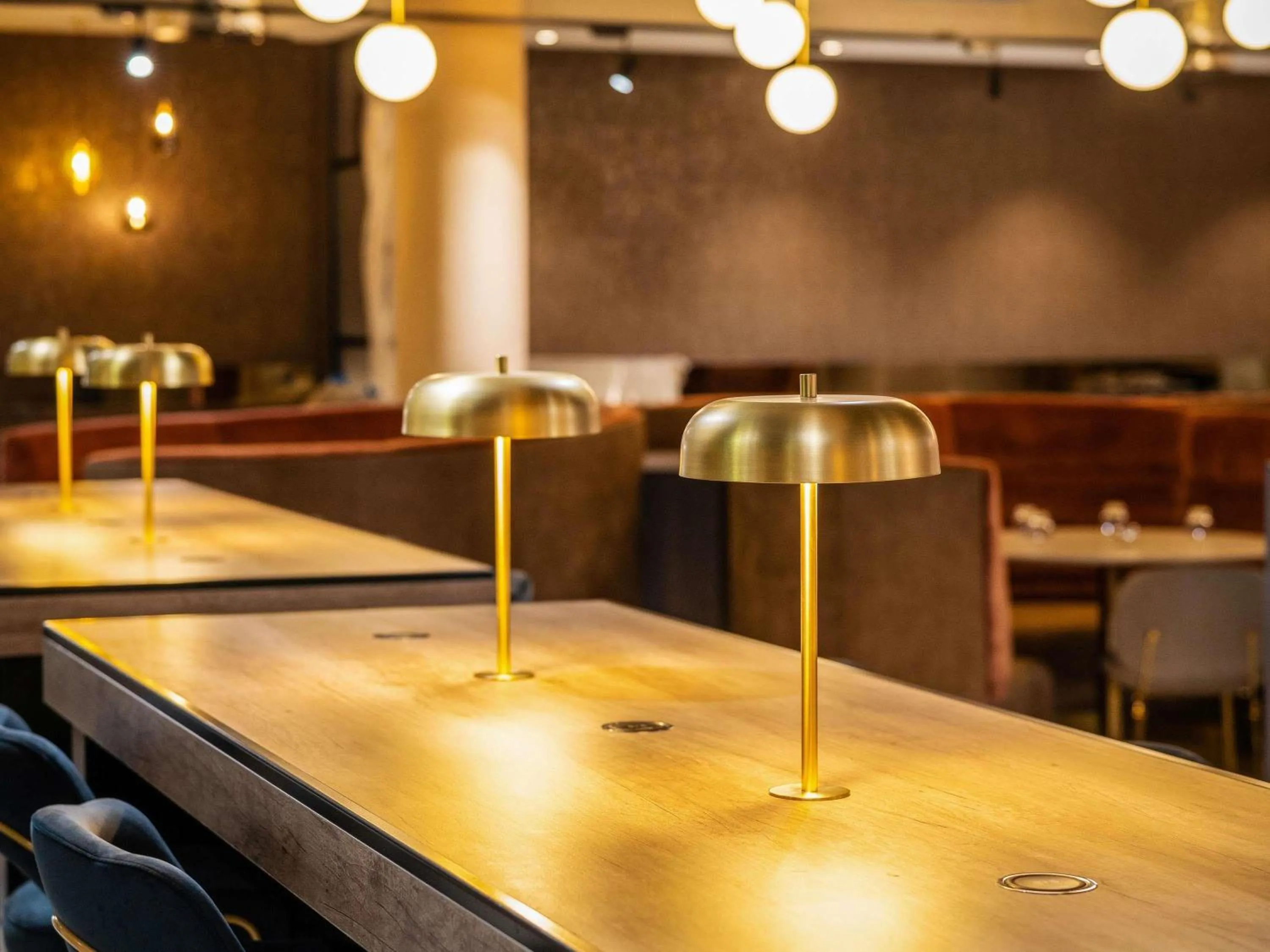 Lounge or bar in Novotel Leicester