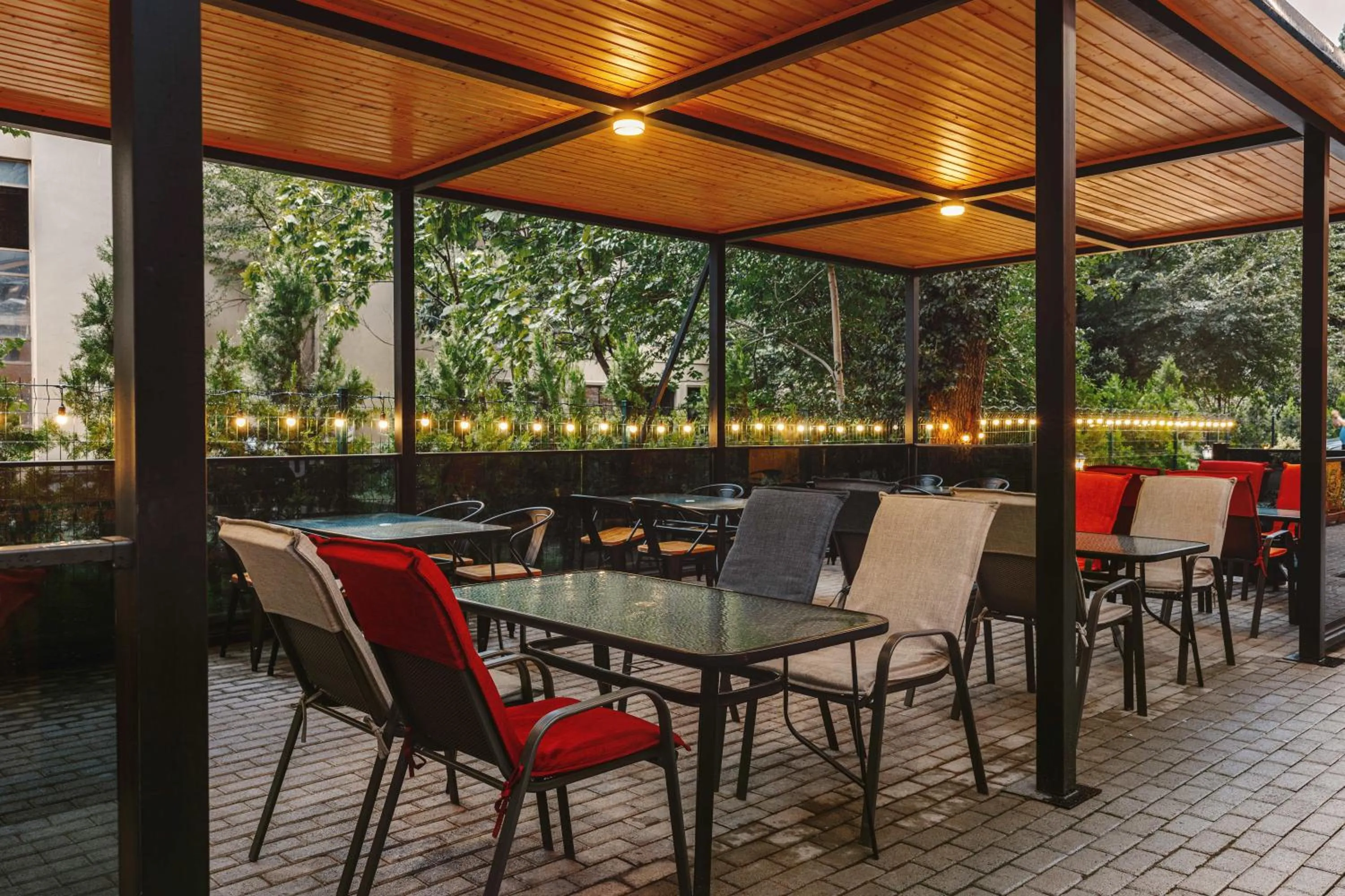 Restaurant/places to eat in ibis Tbilisi Stadium