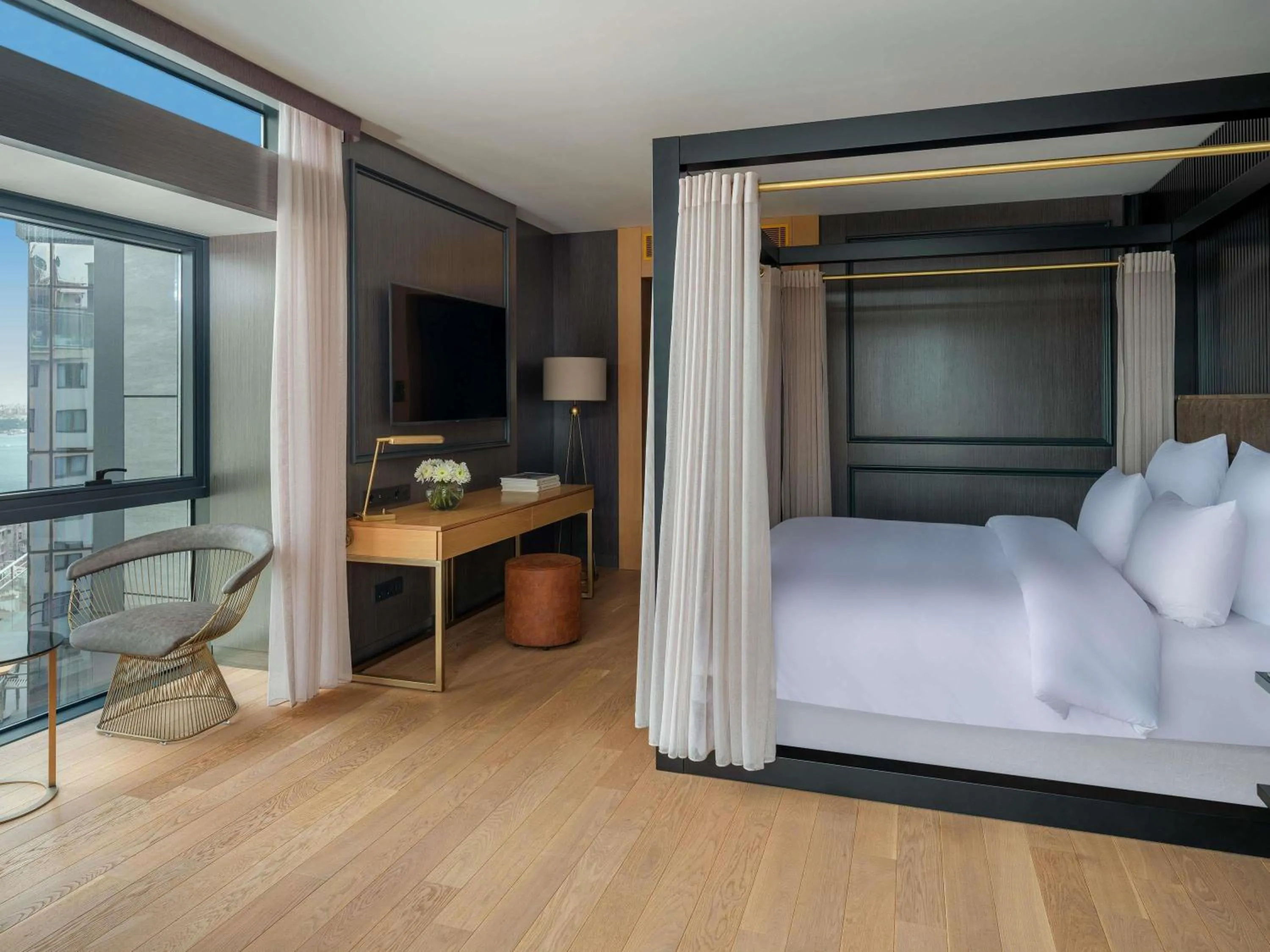 Bedroom, Bed in Sofitel Istanbul Taksim