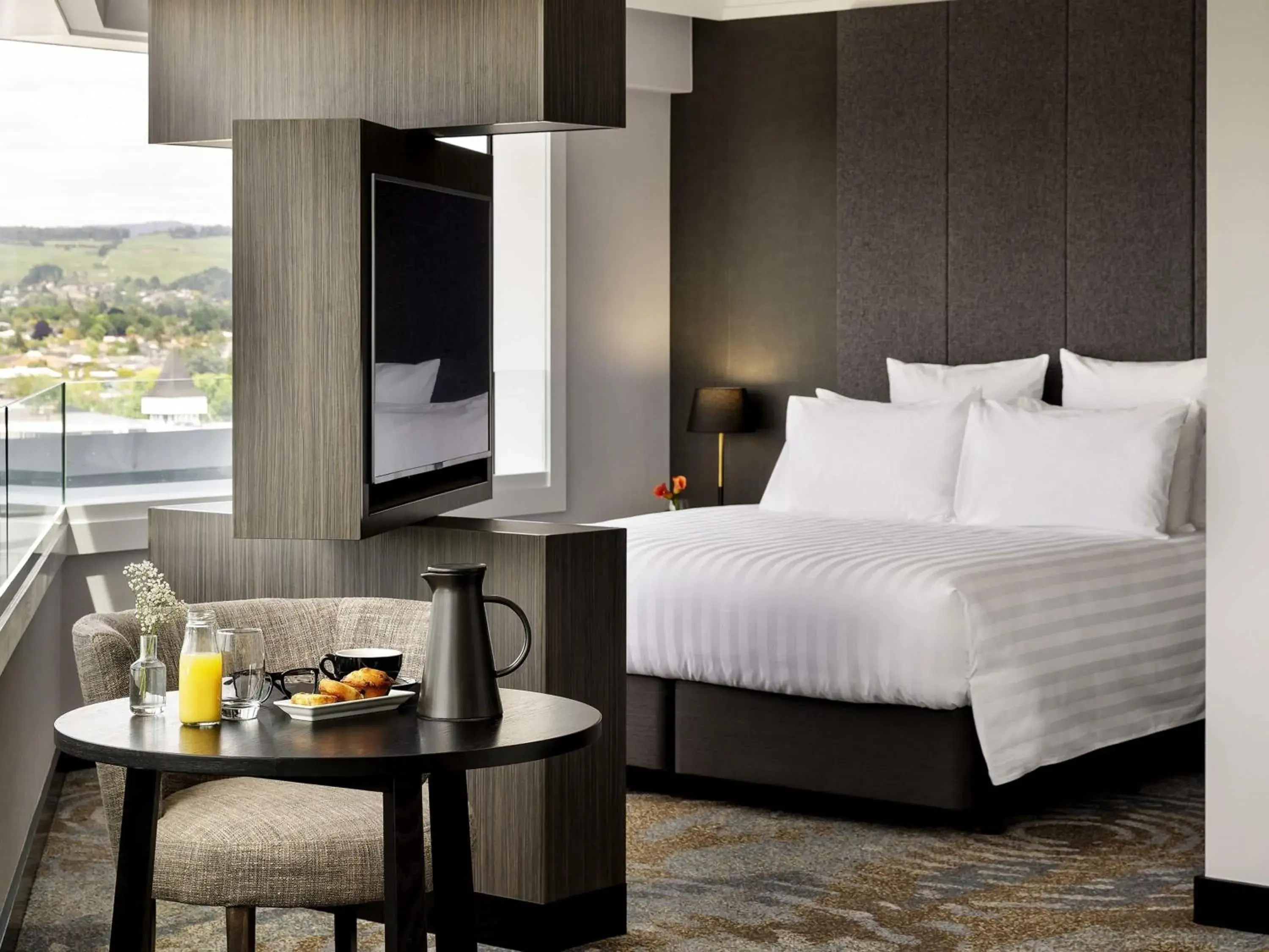 Superior King Suite with City View in Pullman Rotorua Superior King Suite with City View in Pullman Rotorua