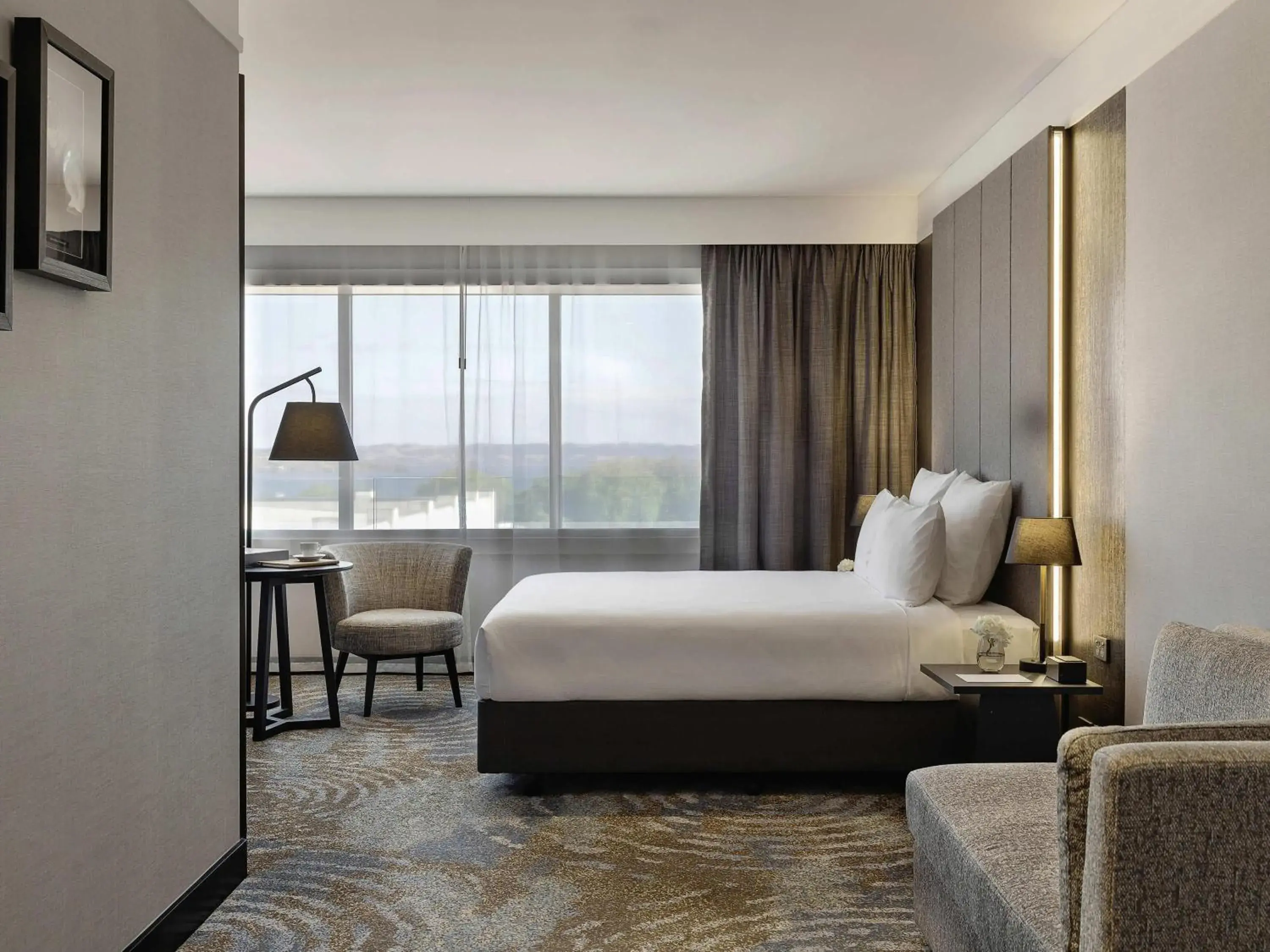 Superior King Room with Lake View in Pullman Rotorua Superior King Room with Lake View in Pullman Rotorua